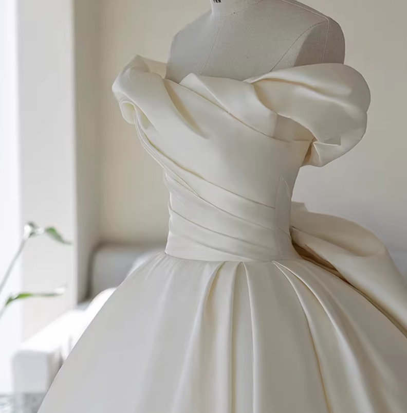 フランス風 ウェディングドレス オフショルダー ハンドドレープ 豪華なバックリボン フレアスカート  結婚式