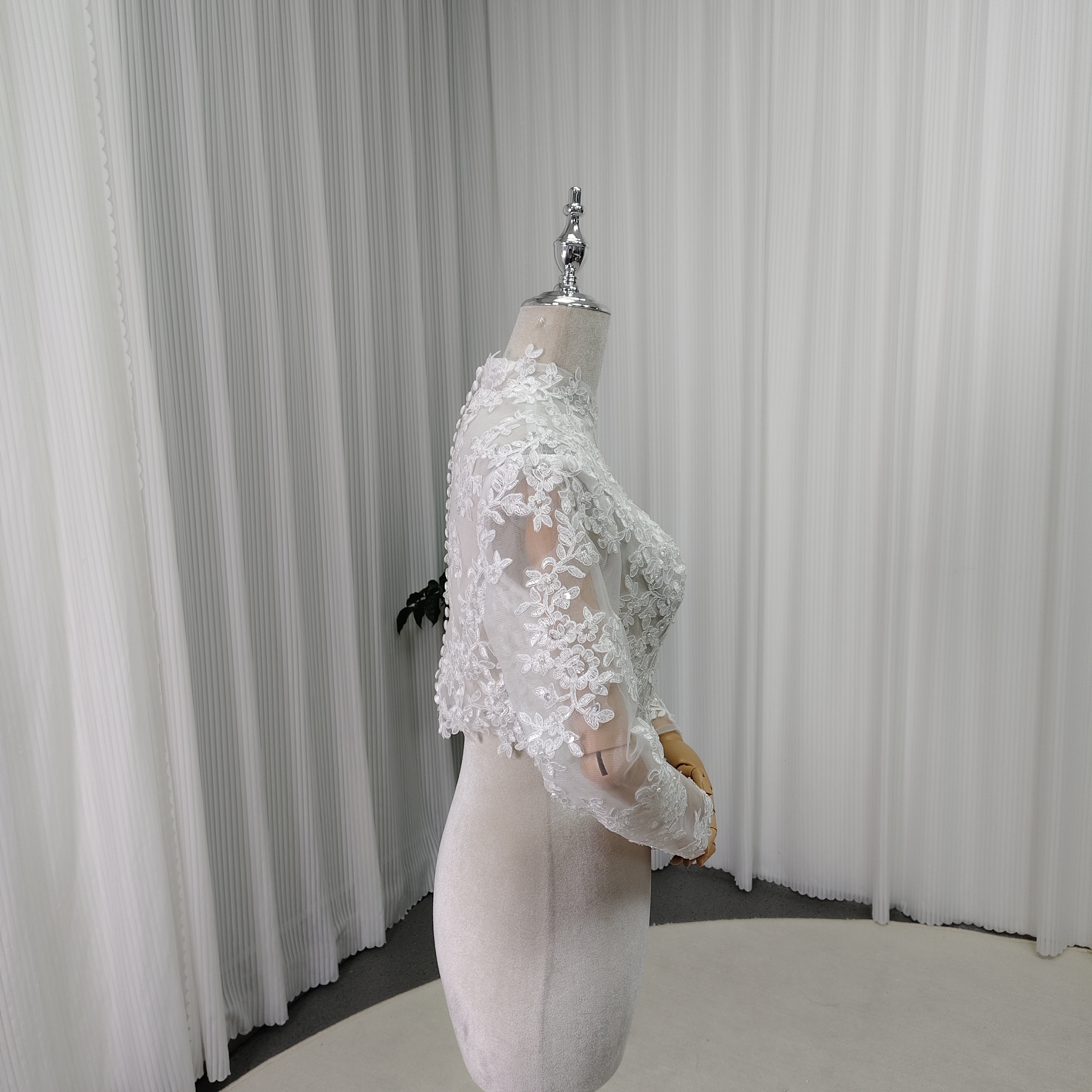 上品！ボレロ ロングスリーブ 魅惑の花レース くるみボタン ハンドメイド 結婚式