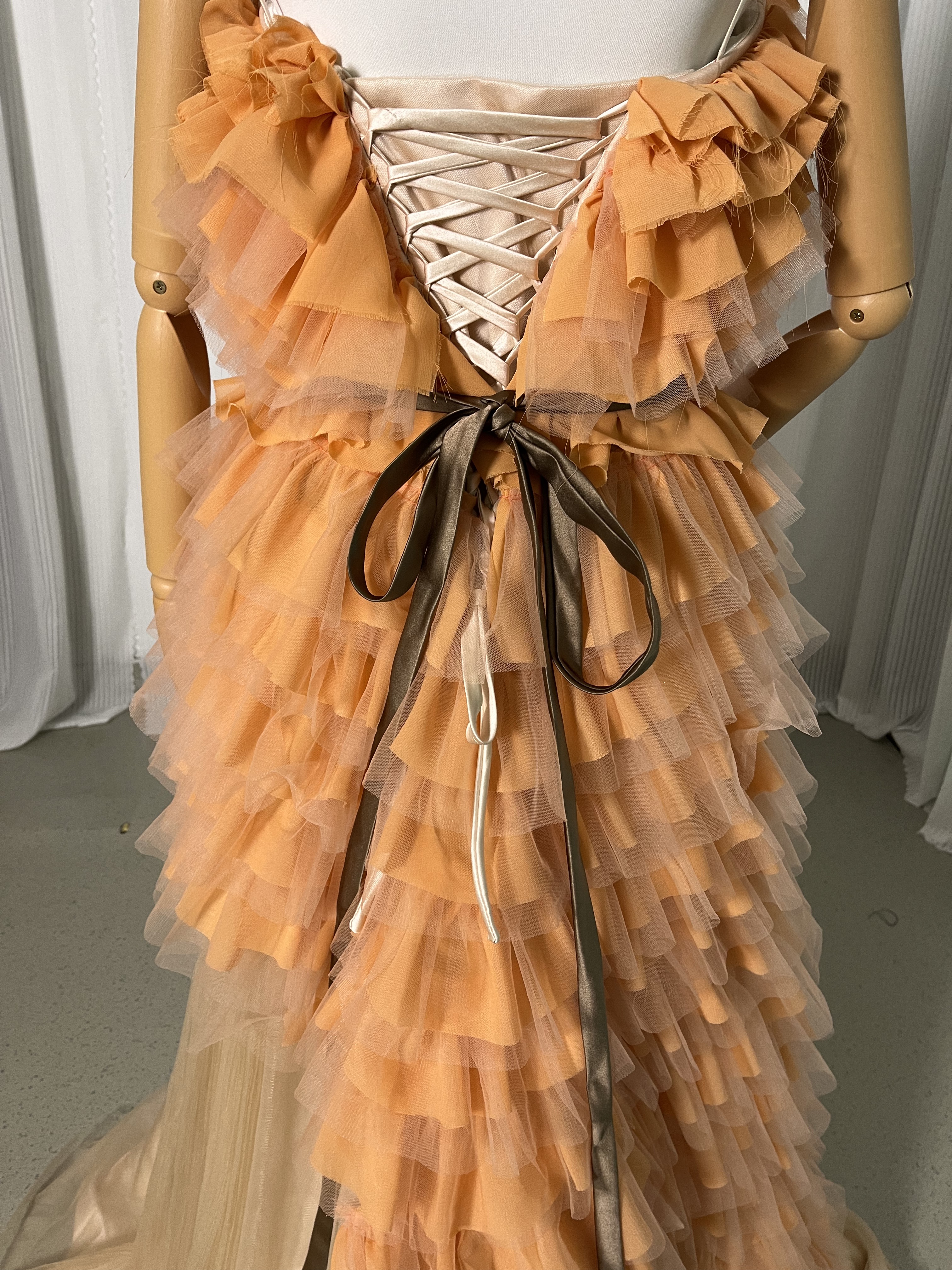 豪華！パーティードレス オレンジ キャミソール ラッフルフリル デザイン感 プリーツスカート 前撮り 二次会