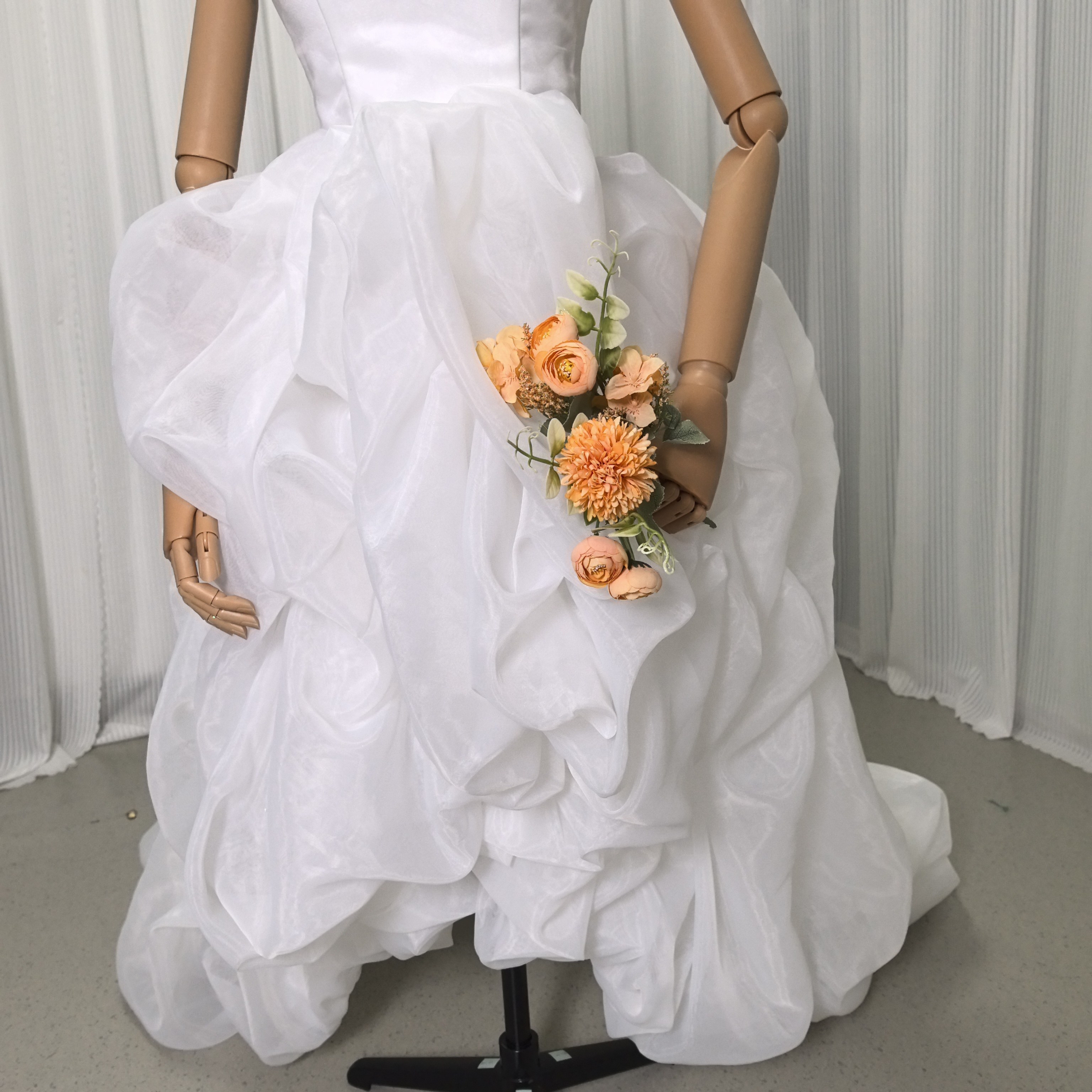 パーティードレス ノースリーブ 背中見せ ラッフルフリル フィッシュテール デザイン感 結婚式 前撮り