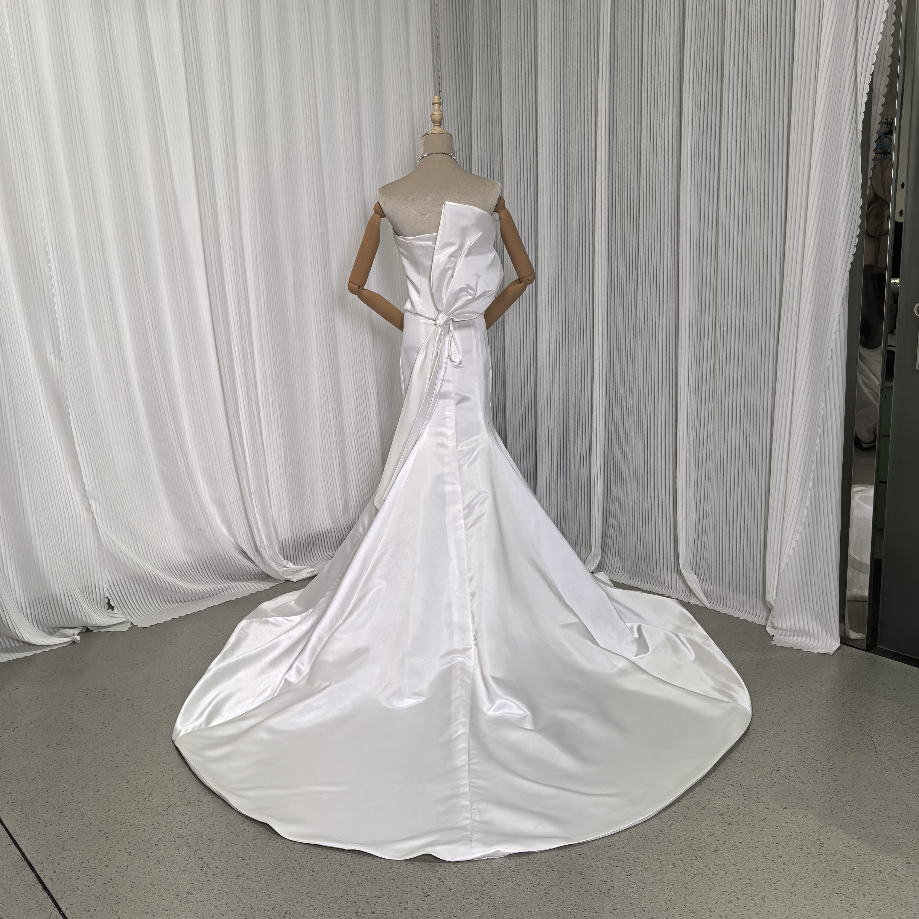 ウェディングドレス ベアトップ マーメイドライン リボン デザイン感 編み上げ 結婚式