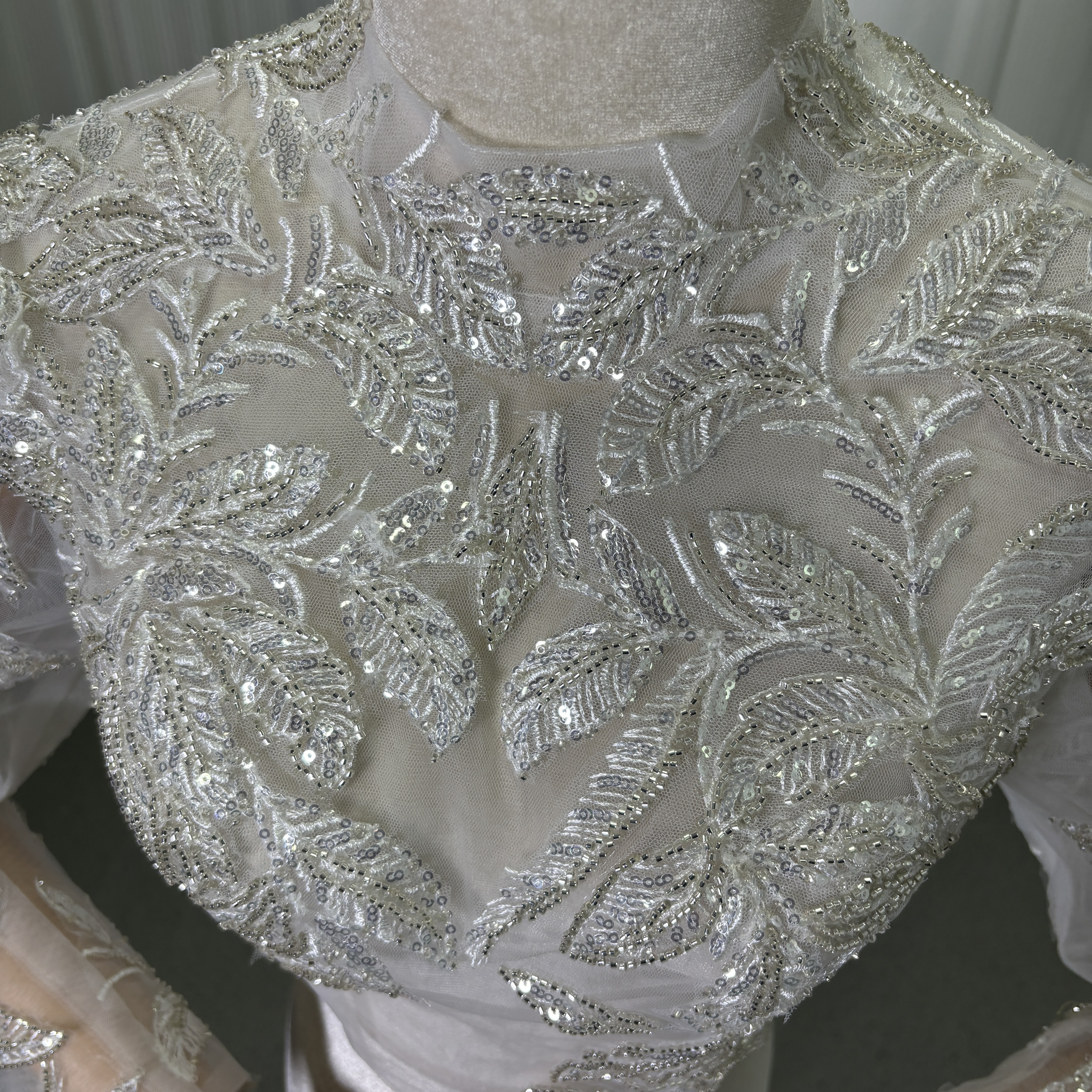 ボレロ キラキラスパンコール リーフ刺繍 長袖 背中見せ 可愛い 花嫁/ウェディングドレス