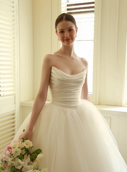 エレガント ウエディングドレス ベアトップ プリンセスライン 結婚式 抜群のおしゃれ見え