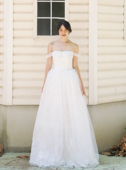 ウェディングドレス オフショルダー Aライン フレアスカート 編み上げ ロング エレガント 結婚式