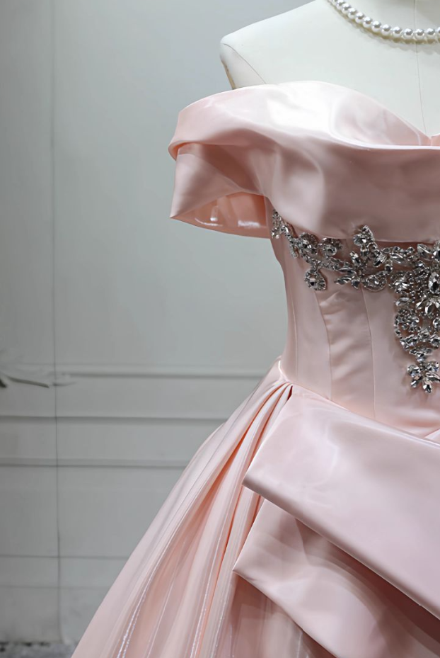 カラードレス 薄ピンク オフショルダー ビジュー 細見えシルエット ハンドドレープ 光沢感 編み上げ 花嫁