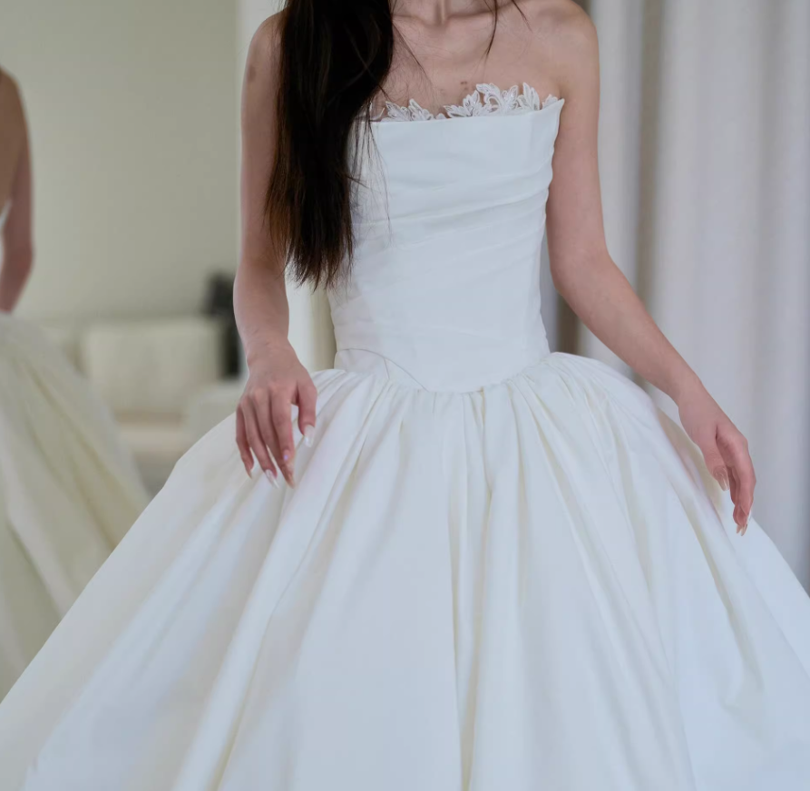 ウェディングドレス ベアトップ プリンセスライン 繊細レース ロイヤルサテン 編み上げ 結婚式