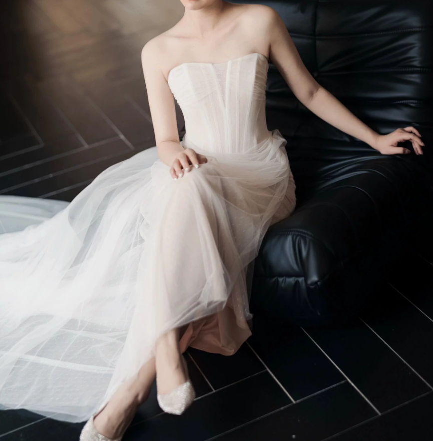 ウェディングドレス ベアトップ ソフトチュール ロングトレーン ふわふわドレス 大人っぽい 結婚式