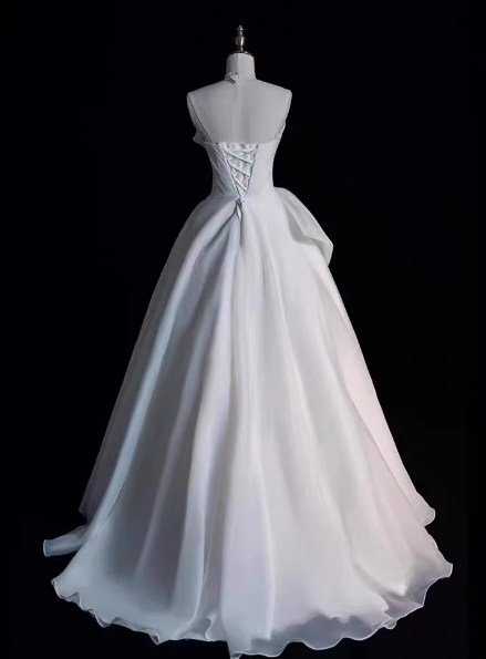 ウェディングドレス ベアトップ Aライン ラッフルフリル 短トレーン 編み上げ 結婚式/披露宴