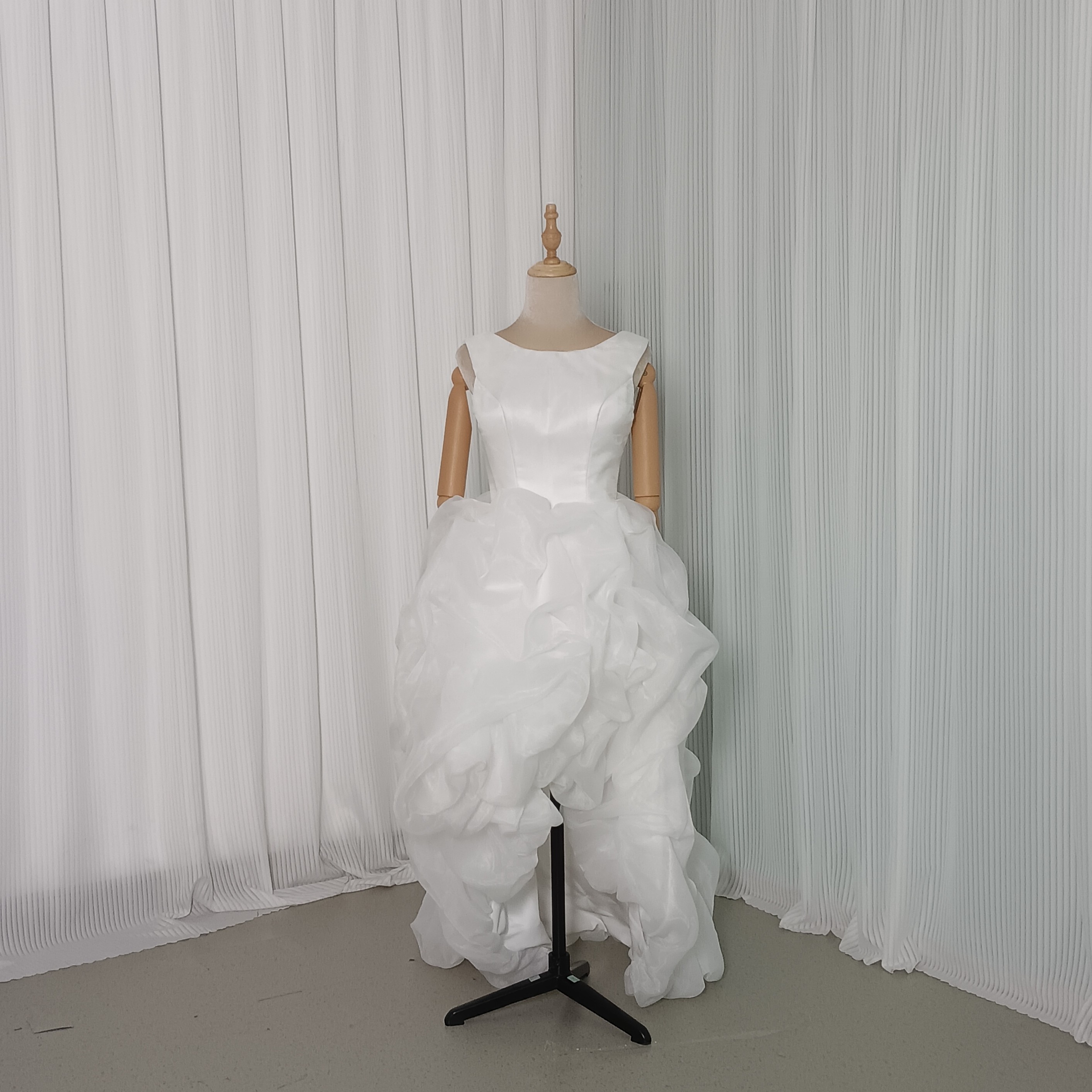 パーティードレス ノースリーブ ラッフルフリル フィッシュテール ファスナー 背中見せ 結婚式 前撮り
