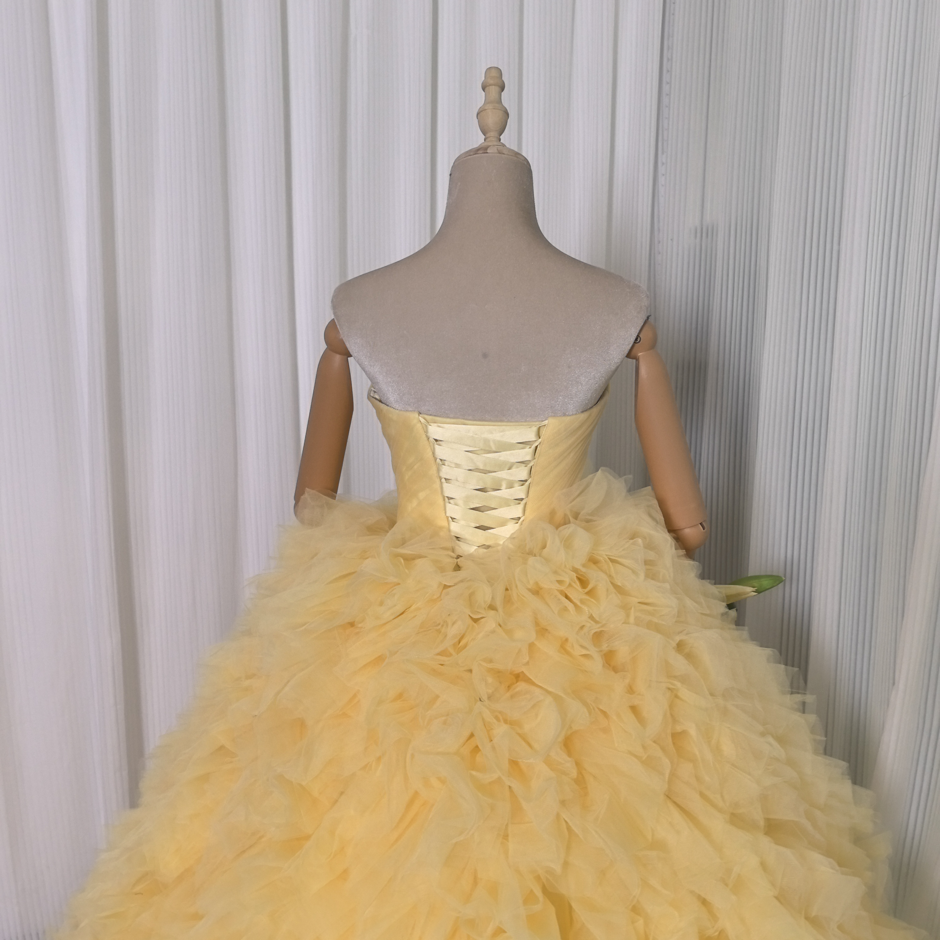 カラードレス パステルイエロー ベアトップ もこもこドレス 抜群のおしゃれ見え ソフトチュール 花嫁