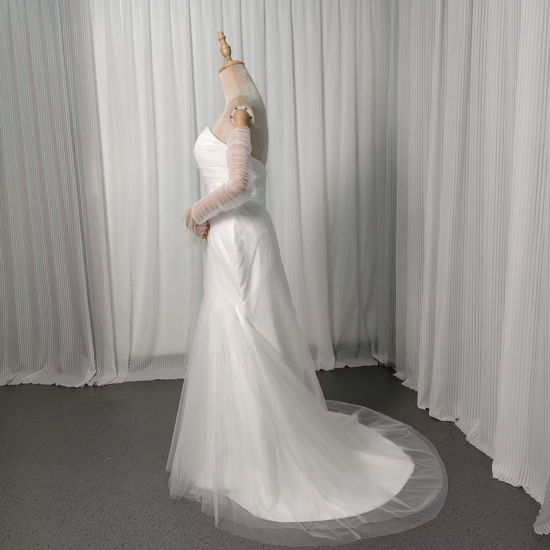 ウェディングドレス エレガント ベアトップ ふわふわ袖 ファスナー 優雅なシルエット 前撮り