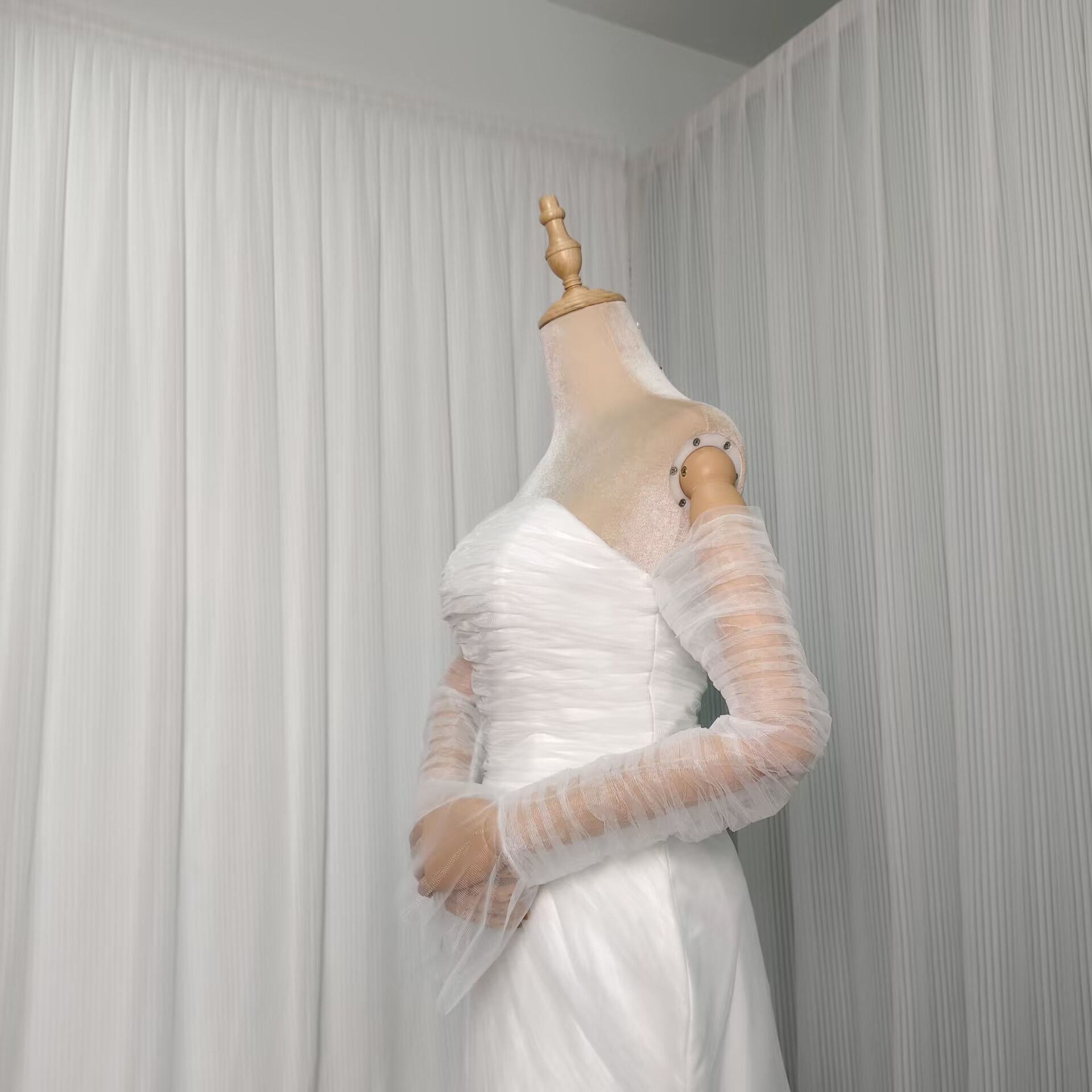 ウェディングドレス エレガント ベアトップ ふわふわ袖 ファスナー 優雅なシルエット 前撮り