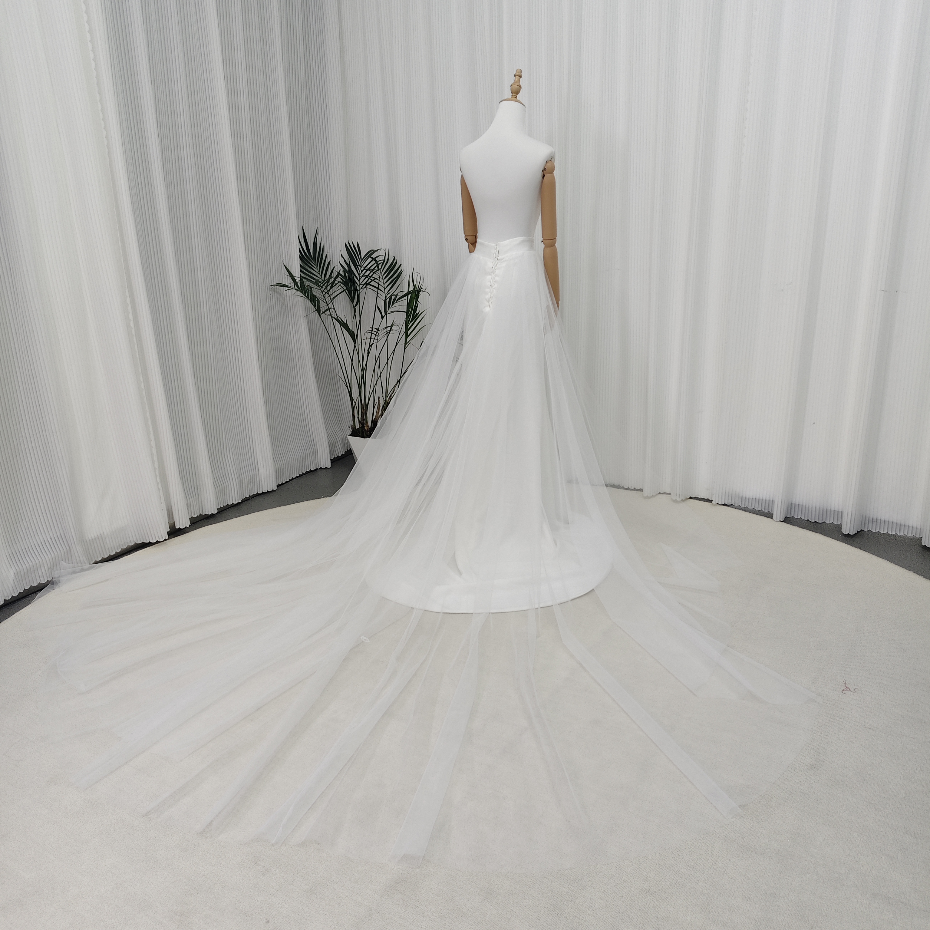 オーバースカート オフホワイト ロングトレーン クレープ生地 編み上げ 結婚式