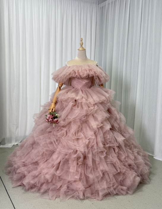  豪華！カラードレス もも色 オフショルダー 編み上げ 取り外し 柔らかく重ねたチュールスカート 花嫁 披露宴