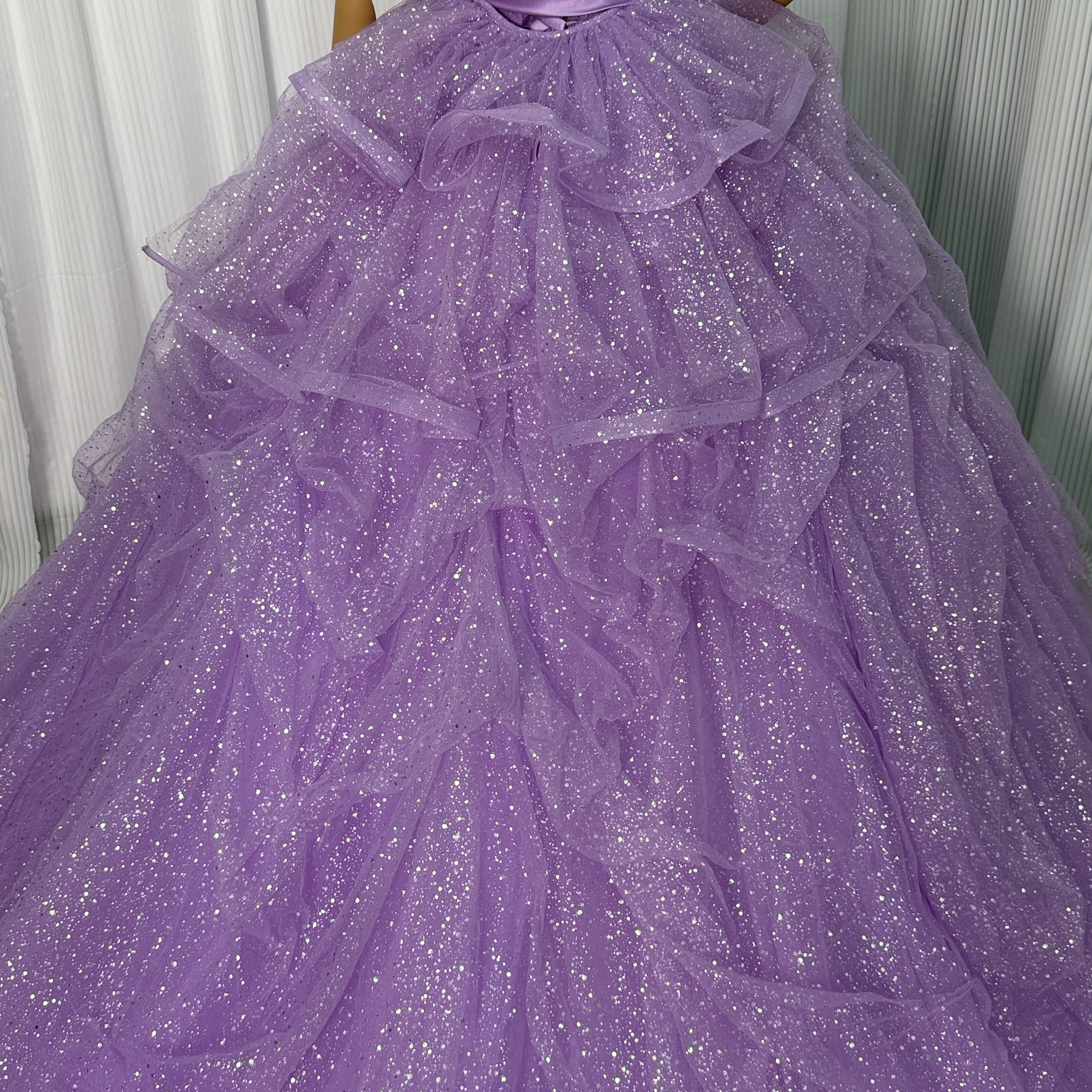 カラードレス パープル キラキラチュール 取り外しオフショルダー サッシュベルト ラッフルフリル 花嫁