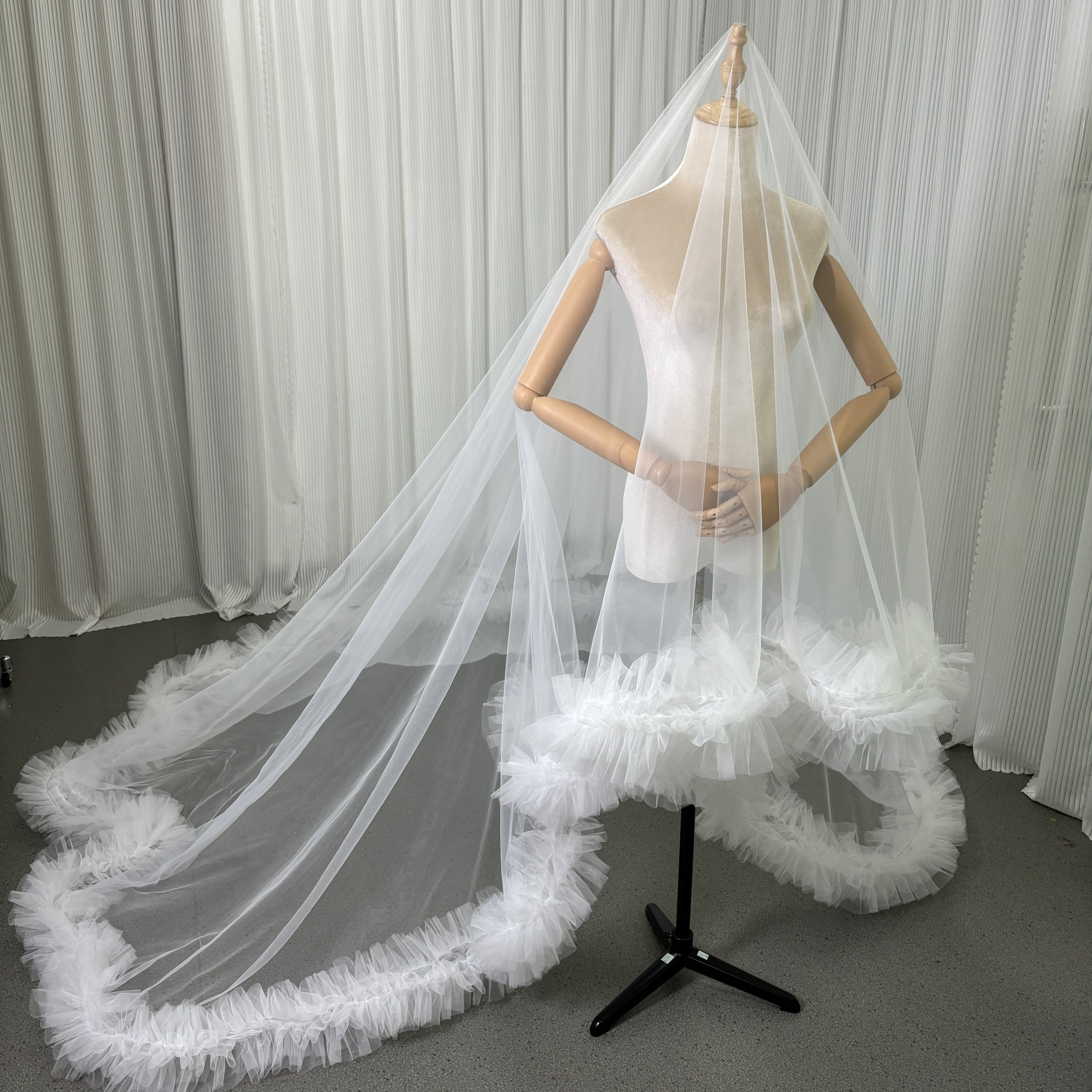 ロングベール ラッフルフリル オフホワイト ソフトチュール 抜群におしゃれ度が際立つ 結婚式 前撮り