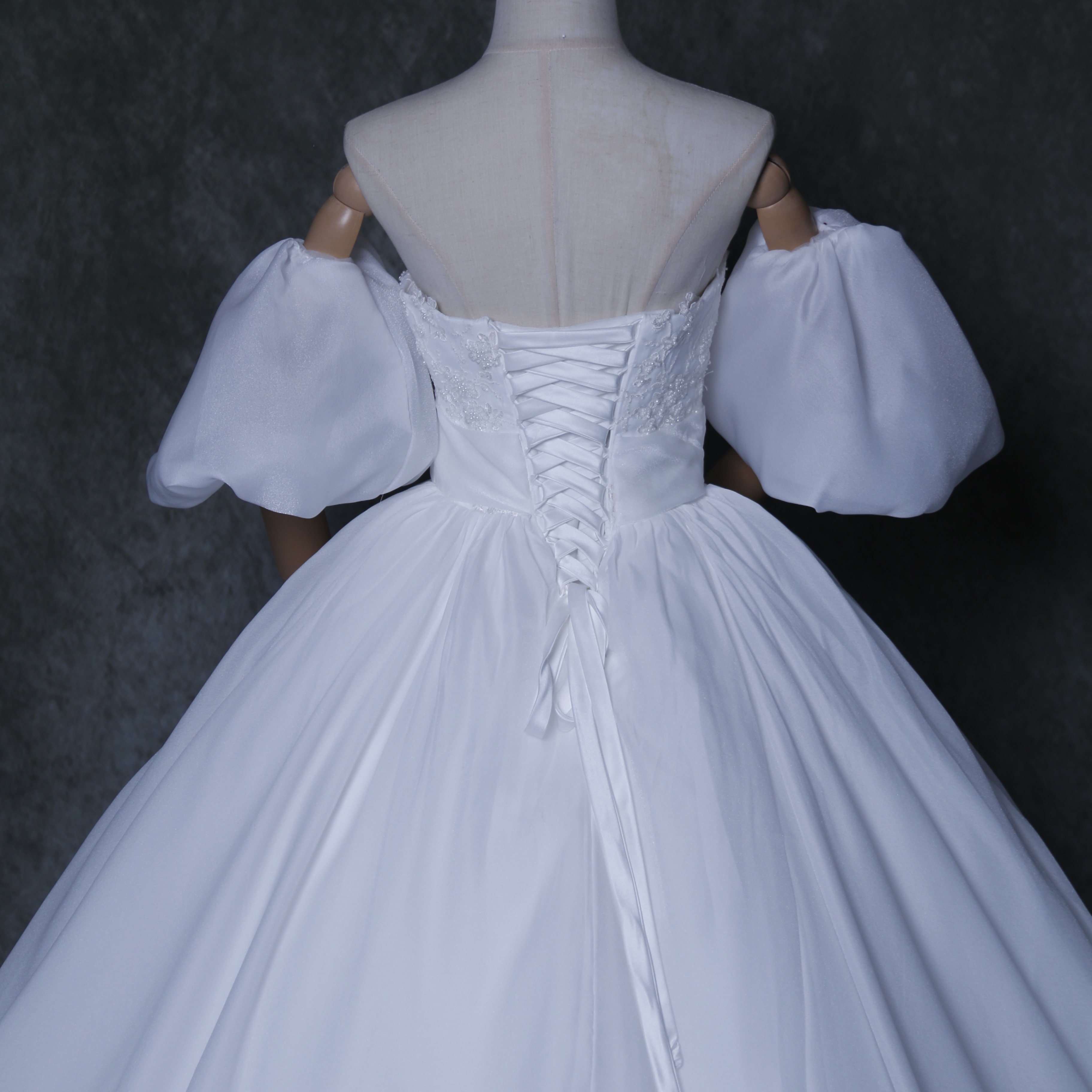 華やか ウェディングドレス オフホワイト 取り外し袖 3D立体レース刺繍 ロングトレーン 結婚式