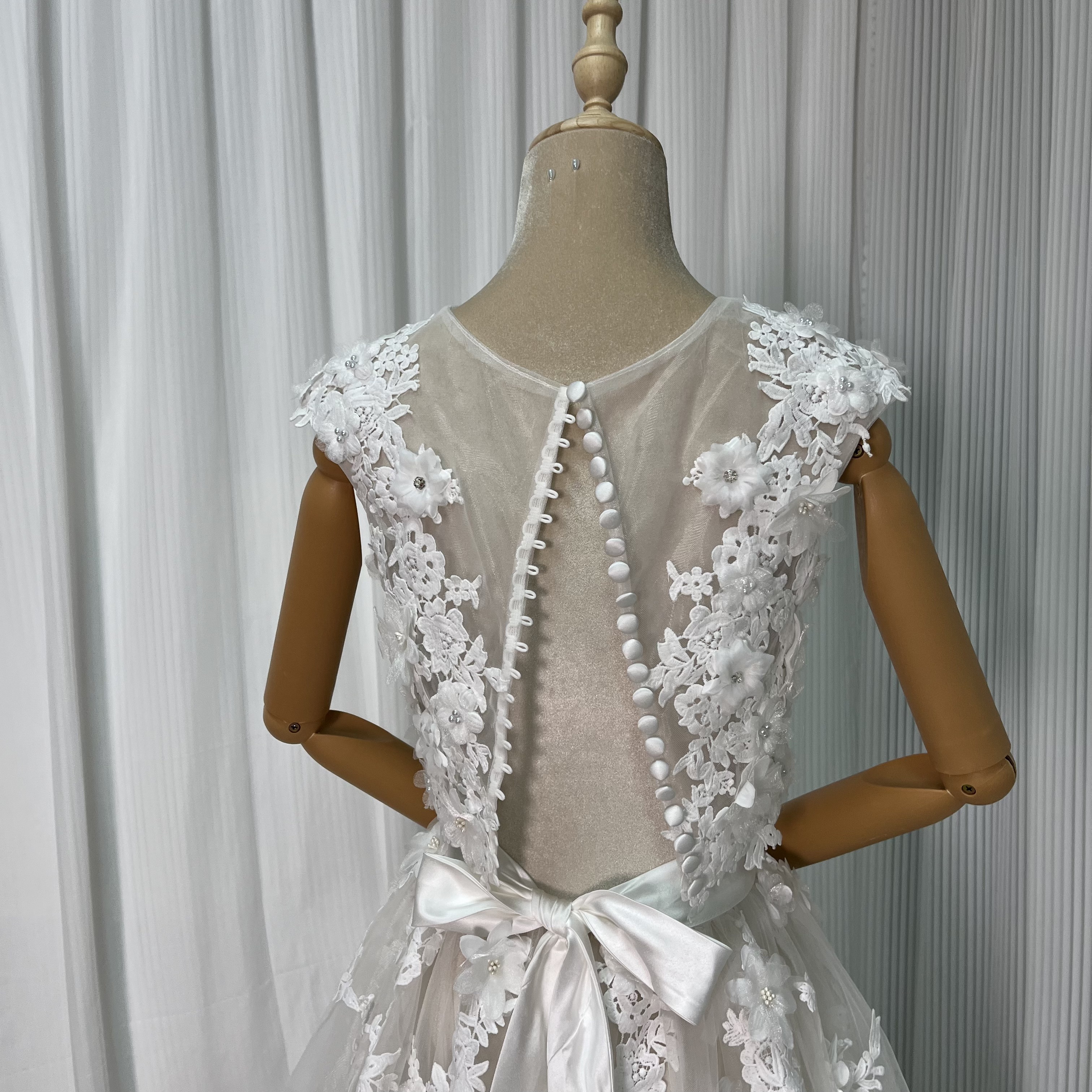 ウエディングドレス オーバードレス+トップス 3D立体レース刺繍 チュールスカート くるみボタン 披露宴/結婚式