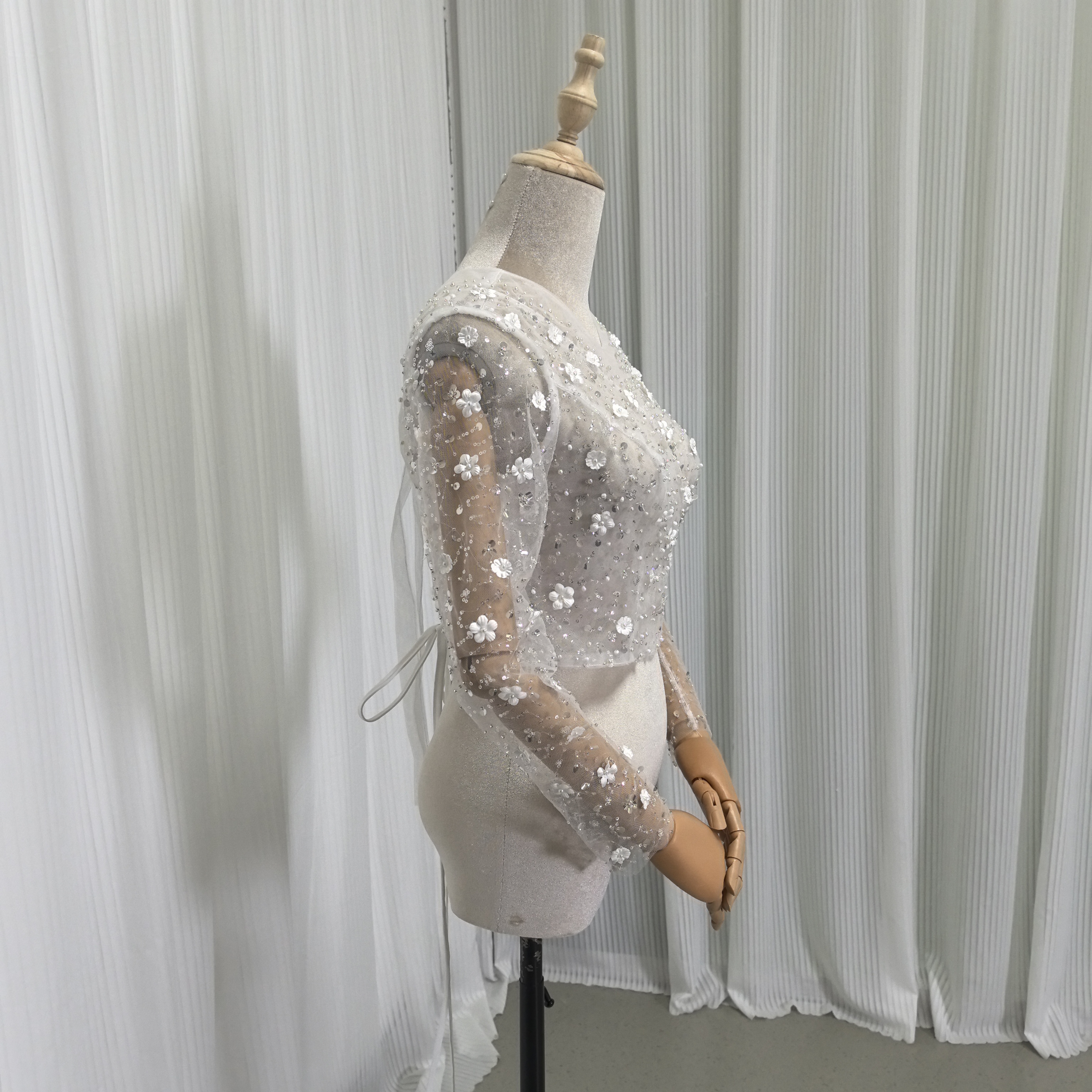 ボレロ ロングスリーブ 3D立体レース花刺繍 キラキラ光る刺繍 ウェディングドレス 編み上げ