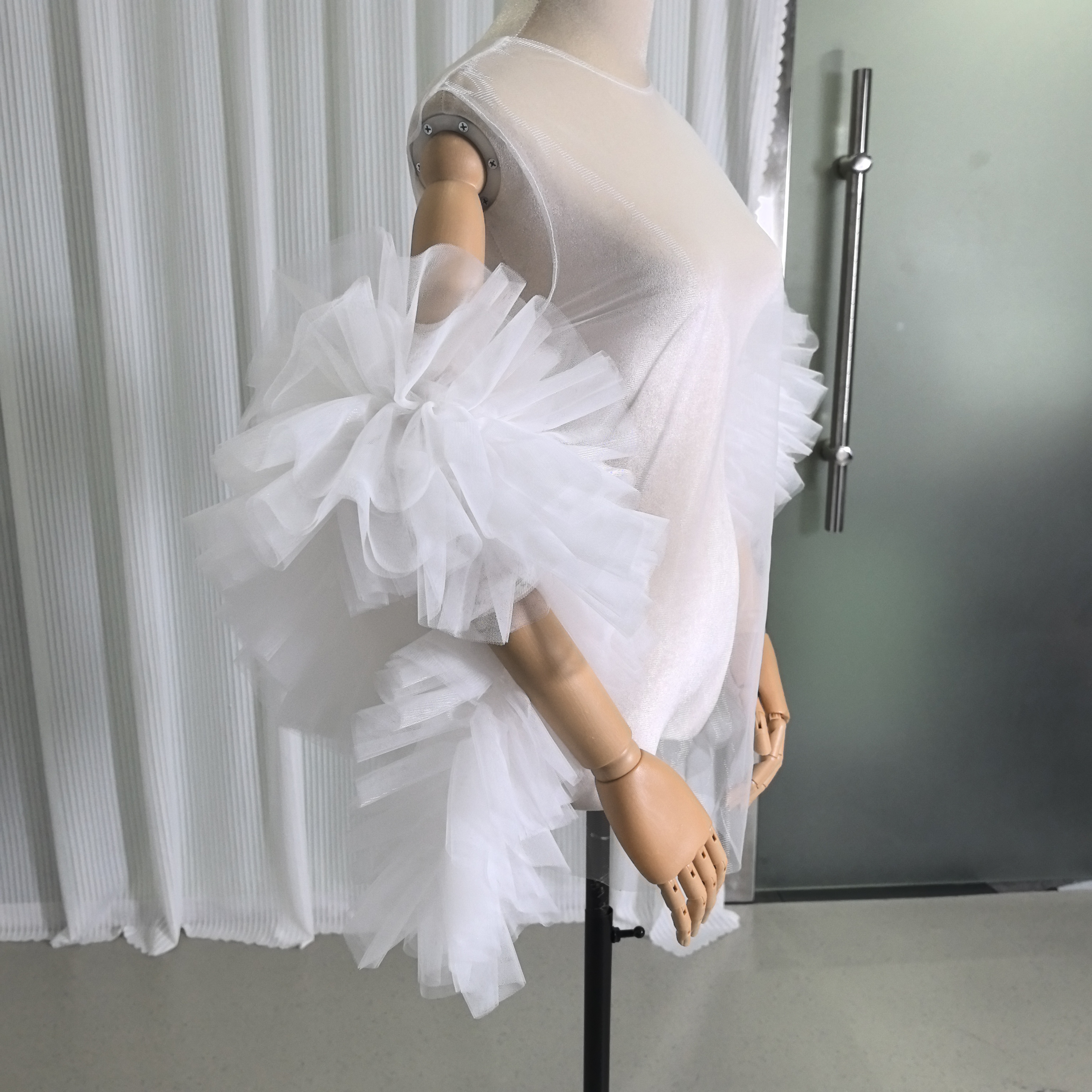 人気上昇！ トップス オフホワイト ソフトチュール フリル袖 色直し 結婚式 ウェディングドレス