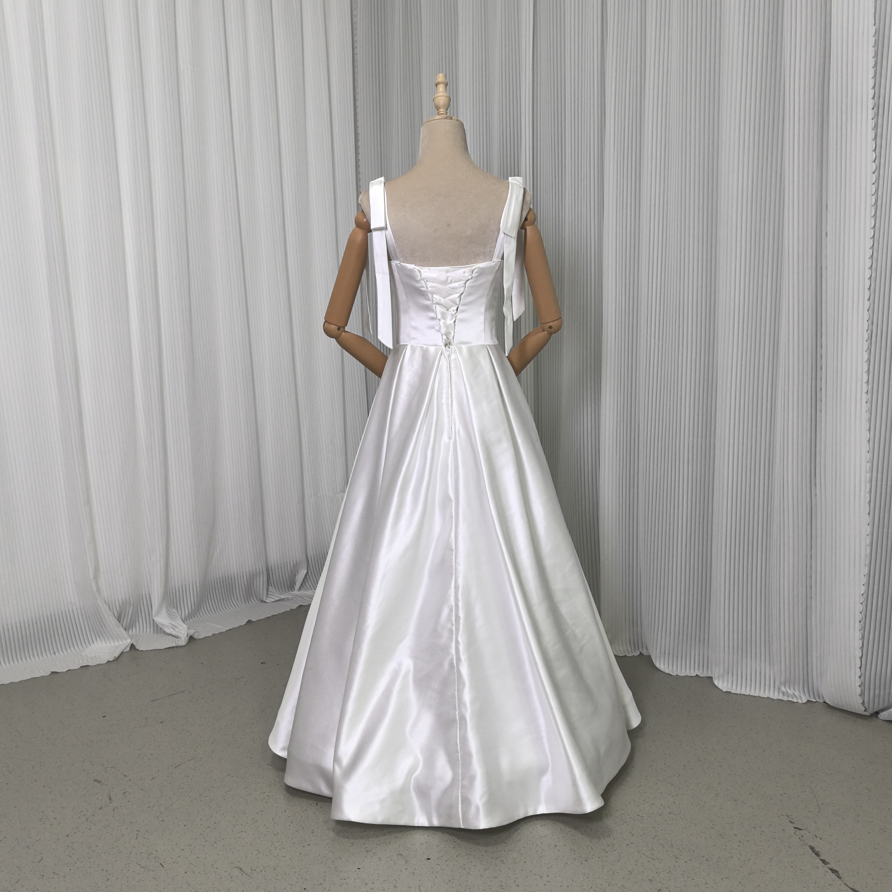 パーティードレス キャミソール ロング 光沢サテン スレンダーライン Aライン 編み上げ 前撮り 二次会