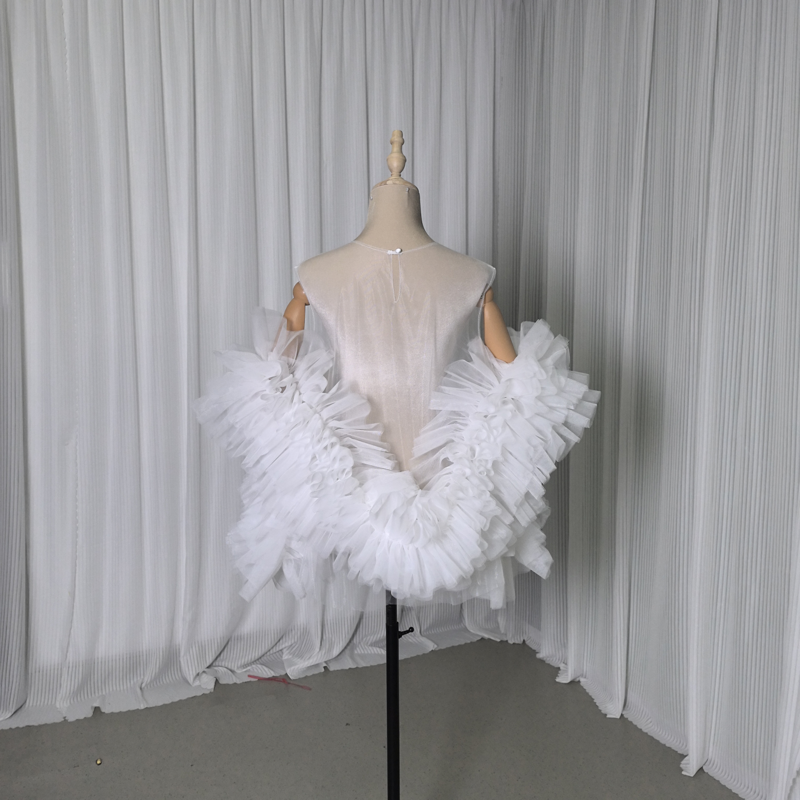 人気上昇！ トップス オフホワイト ソフトチュール フリル袖 色直し 結婚式 ウェディングドレス