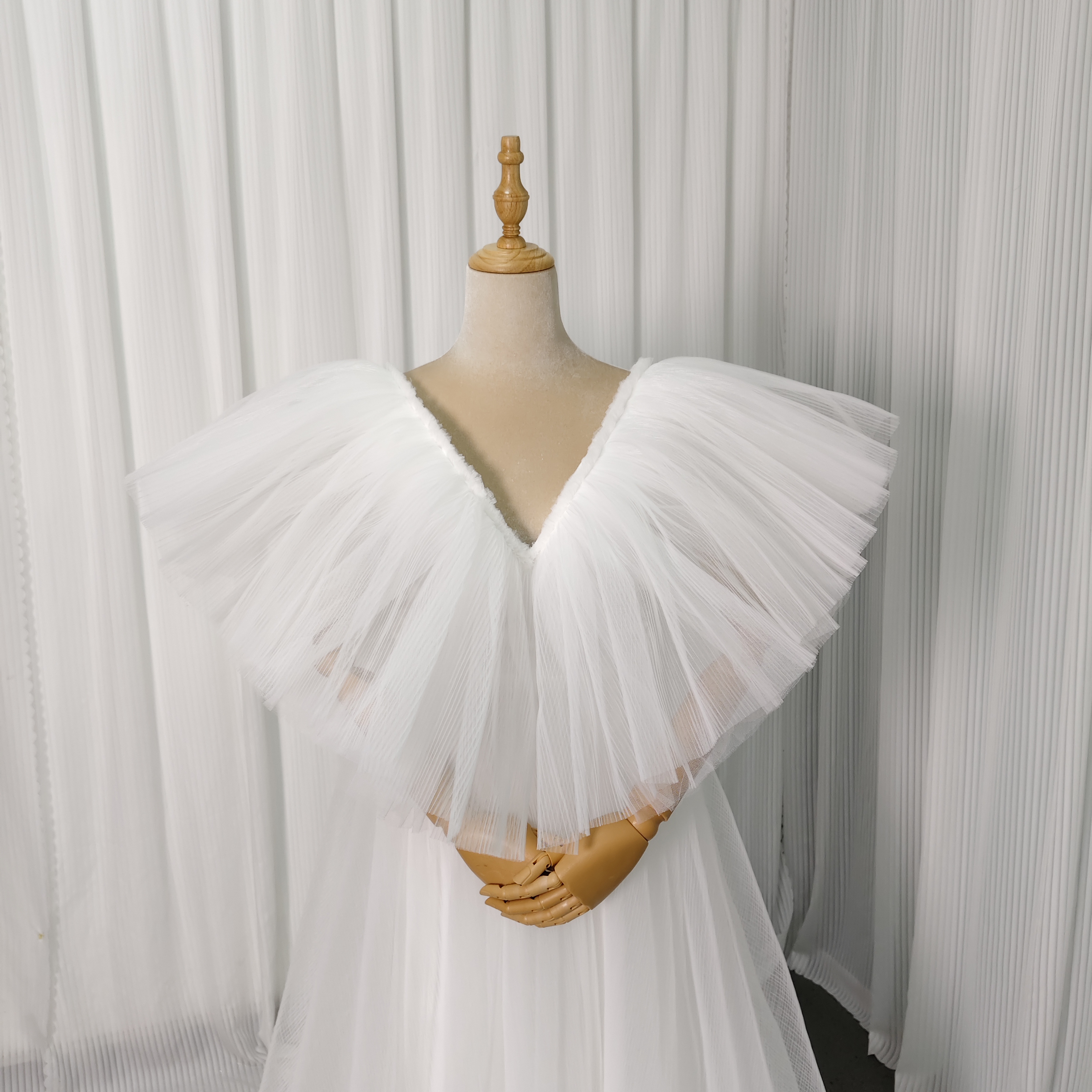 ウエディングドレス Vネック フリル袖 プリーツドレス バックレス 結婚式 海外挙式