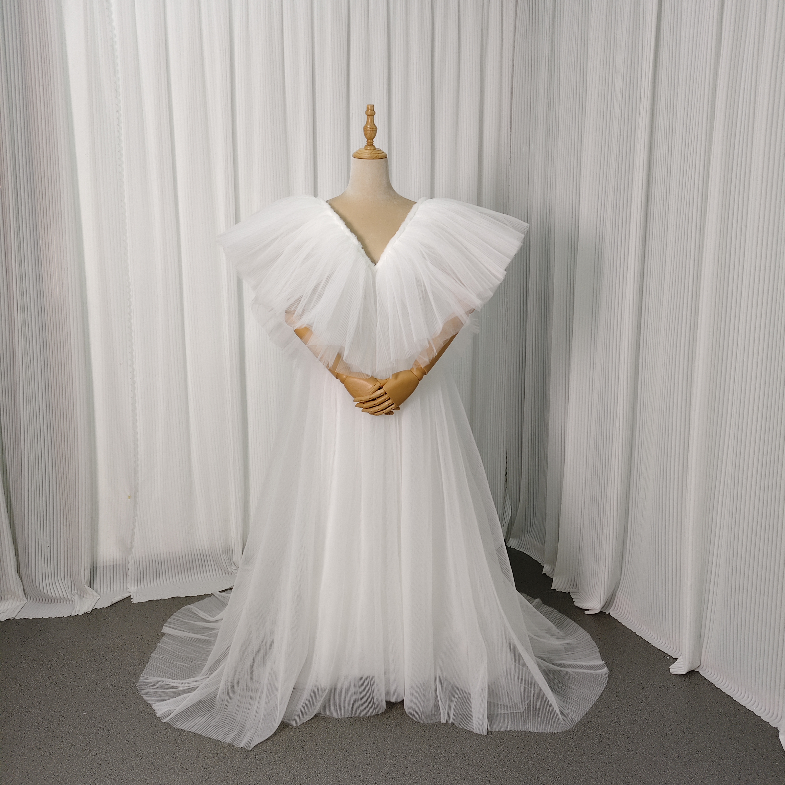 ウエディングドレス Vネック フリル袖 プリーツドレス バックレス 結婚式 海外挙式