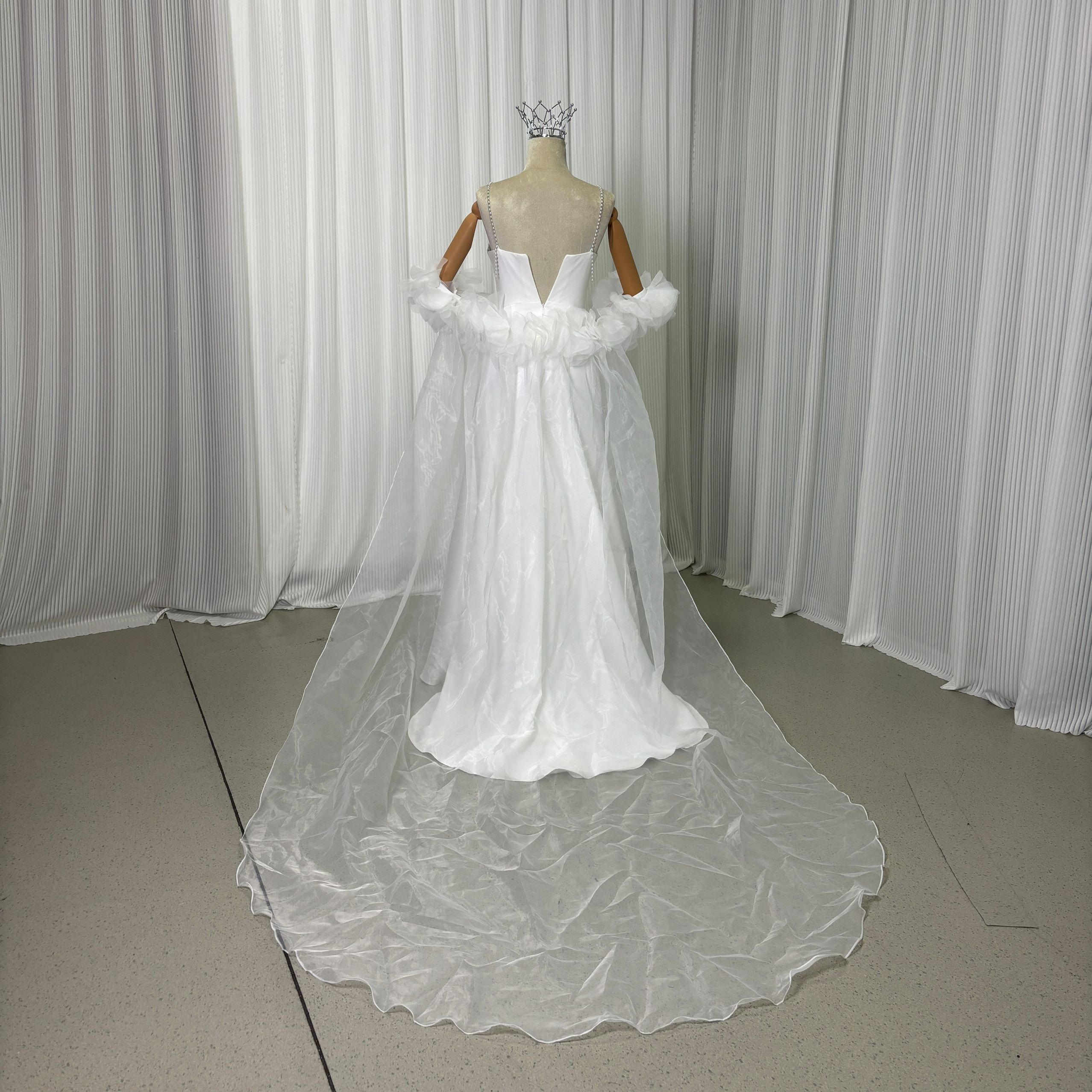 ウェディングドレス キャミソール クレープ生地 マント オーガンジー オフホワイト 結婚式 2次会 前撮り