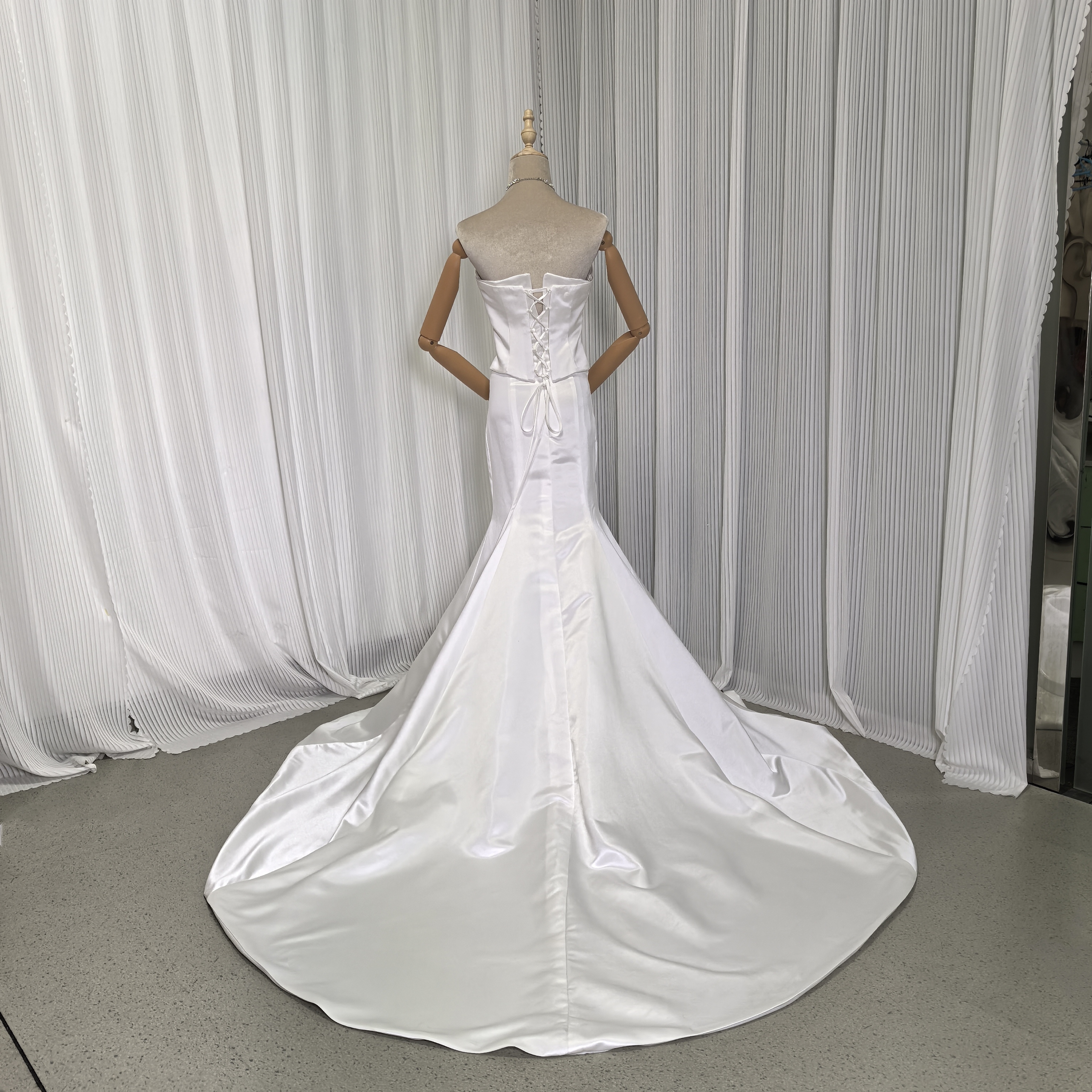 ウェディングドレス ベアトップ マーメイドライン リボン デザイン感 編み上げ 結婚式