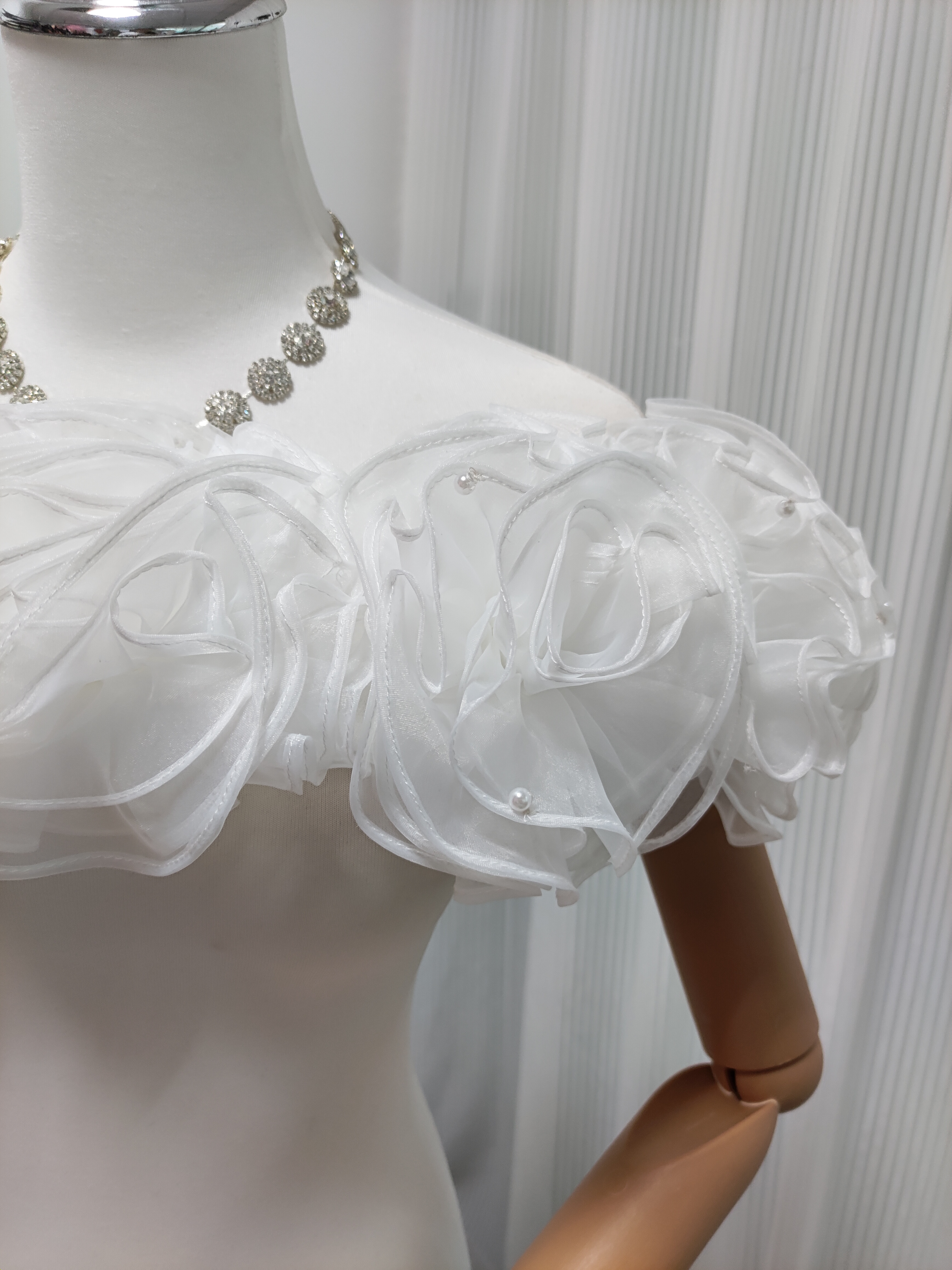 美品！取り外しオフショルダー ラッフルフリル ビーズ 上質オーガンジー 編み上げ 花嫁/ウェディングドレス
