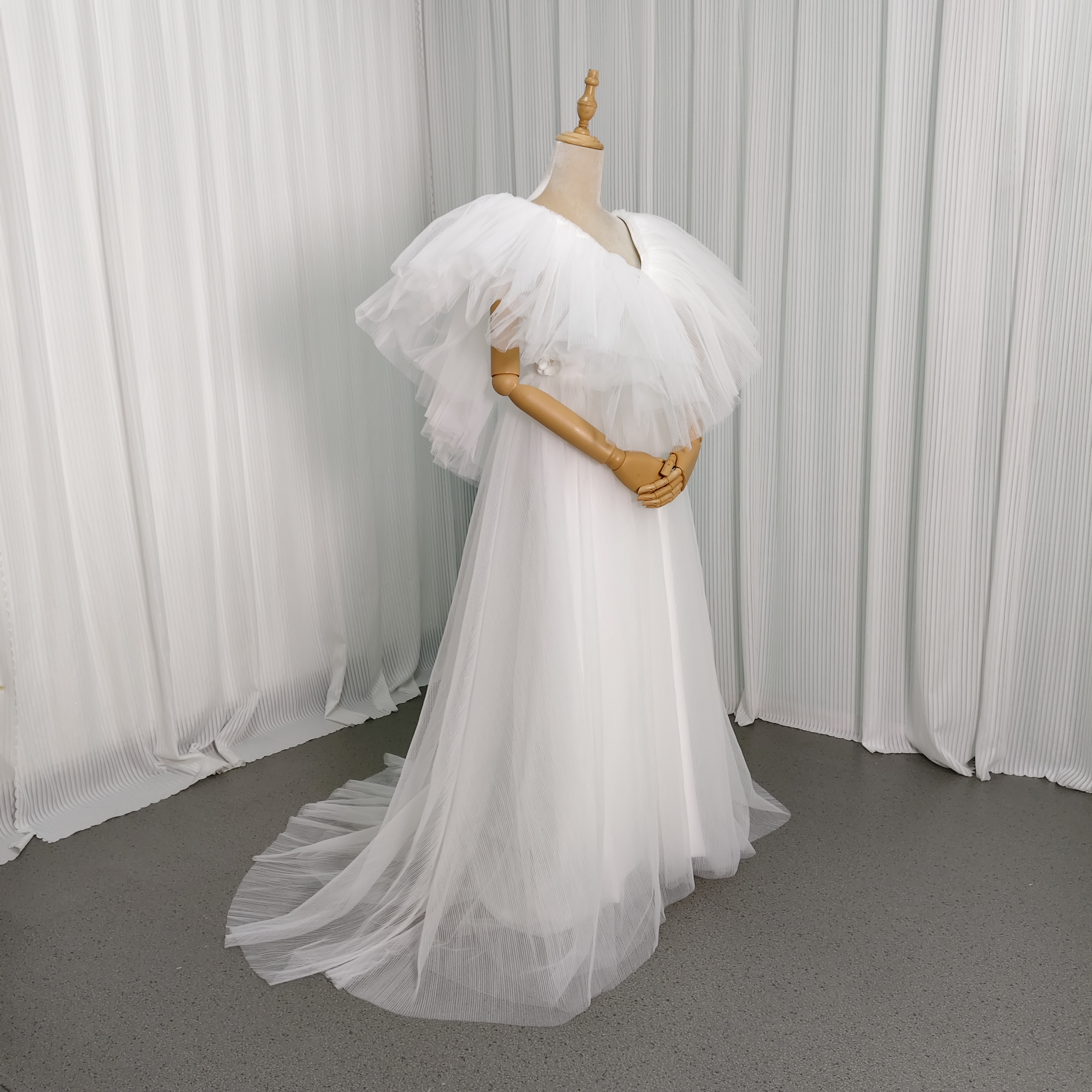 ウエディングドレス Vネック フリル袖 プリーツドレス バックレス 結婚式 海外挙式