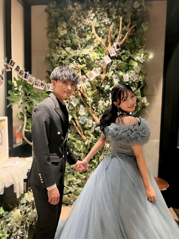 実例写真！カラードレス ブルー 取り外しオフショルダー ラッフルフリル ソフトチュール デザイン感 花嫁