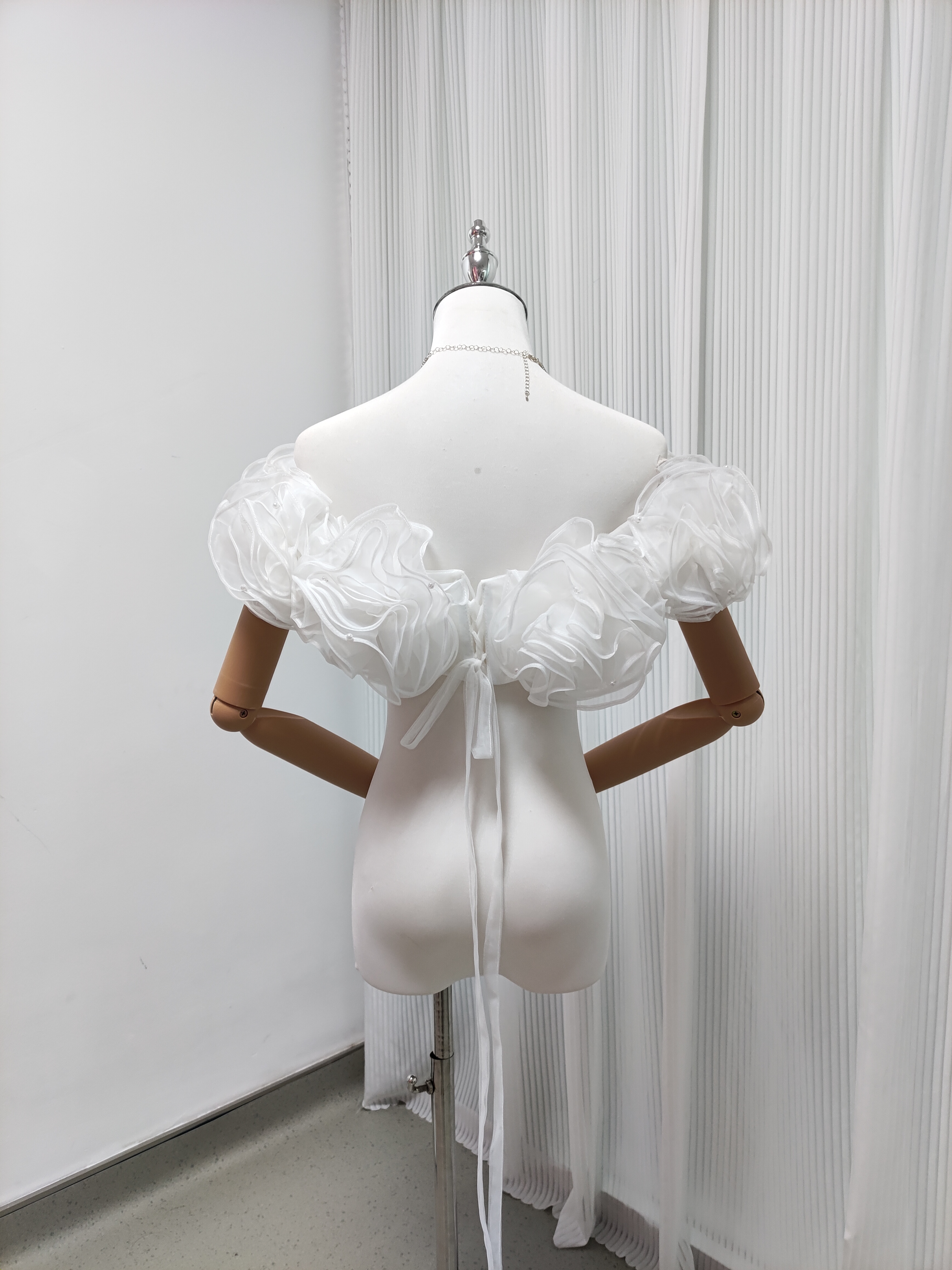 美品！取り外しオフショルダー ラッフルフリル ビーズ 上質オーガンジー 編み上げ 花嫁/ウェディングドレス
