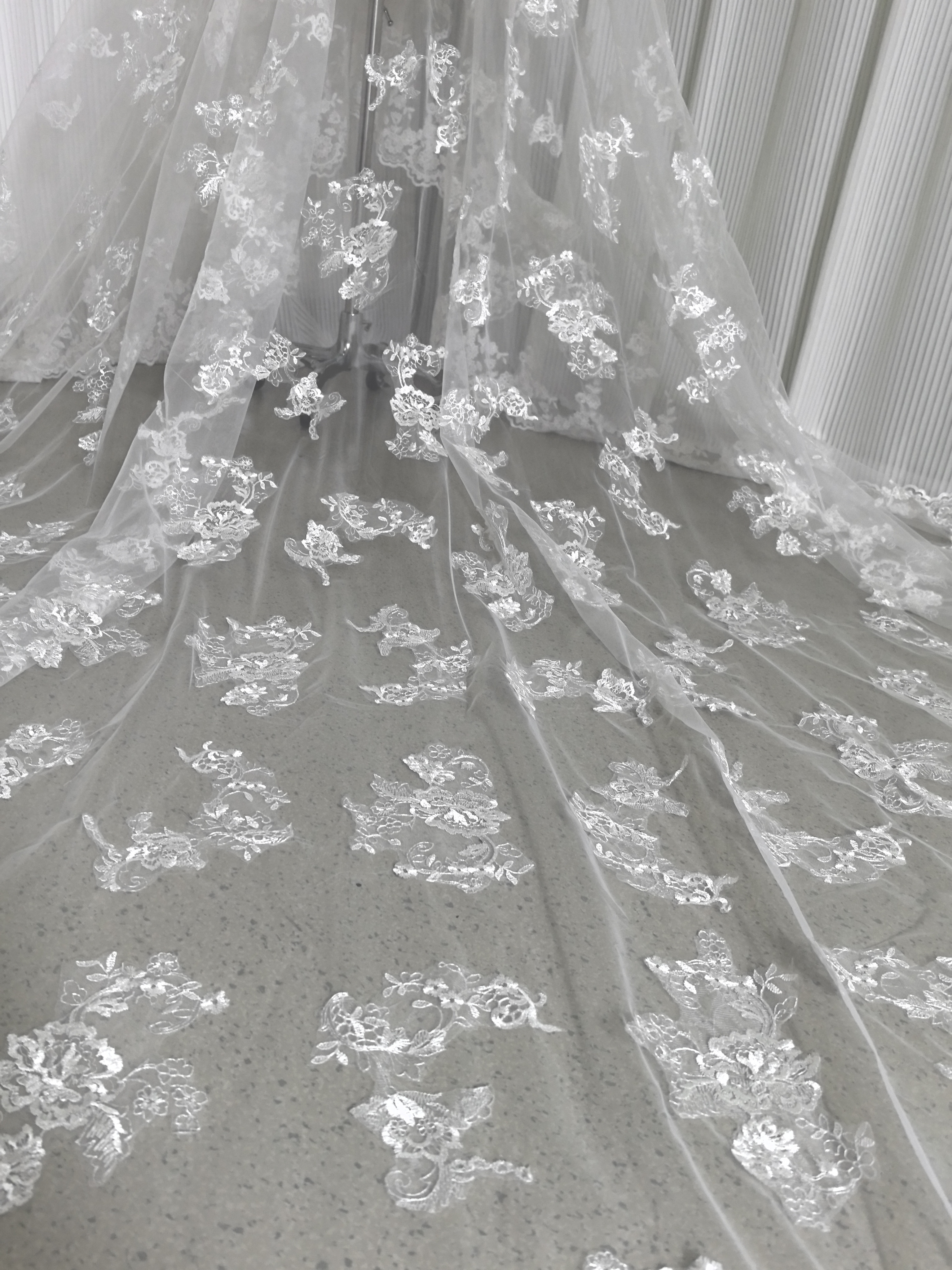 送料無料！ロングベール ベールダウン可能 パール 贅沢な小花総レース 花嫁/ウェディングドレス