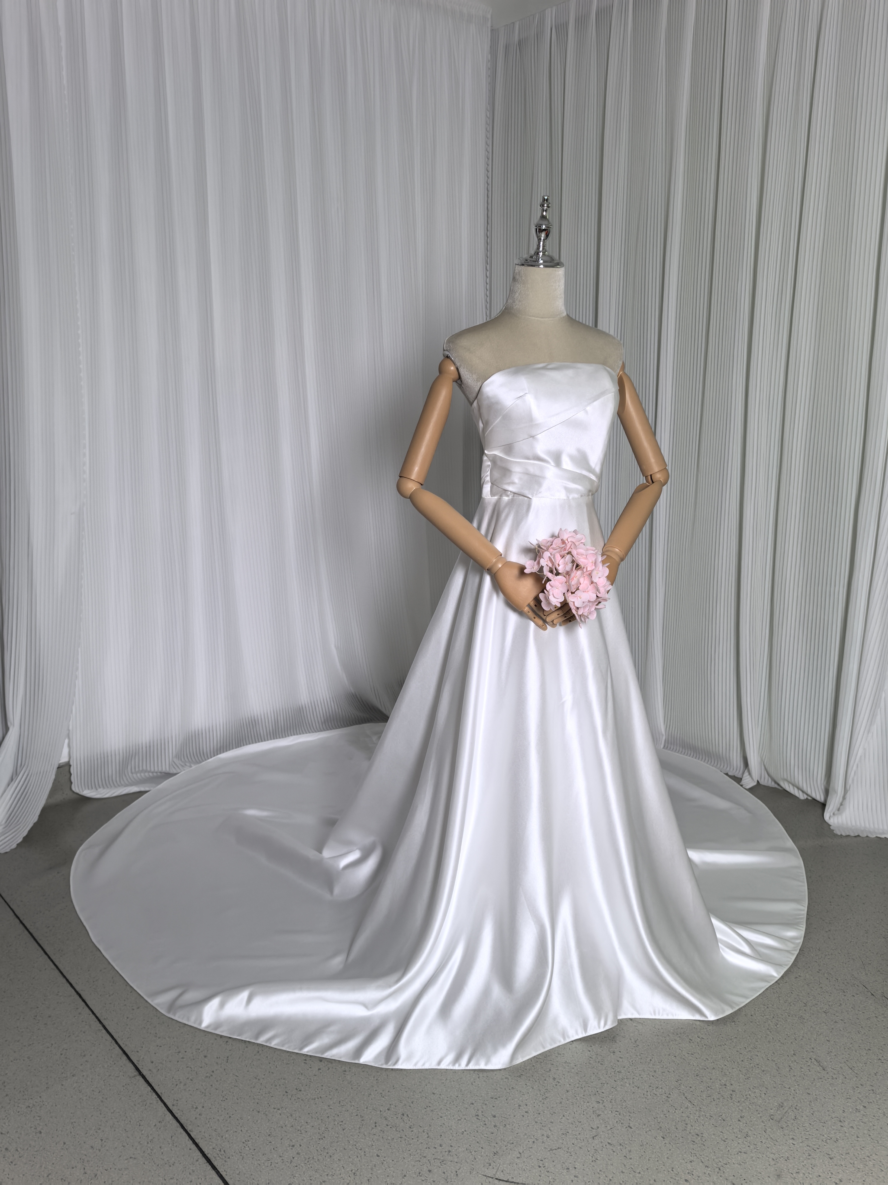 ウェディングドレス ベアトップ バックリボン ロングトレーン 編み上げ 結婚式