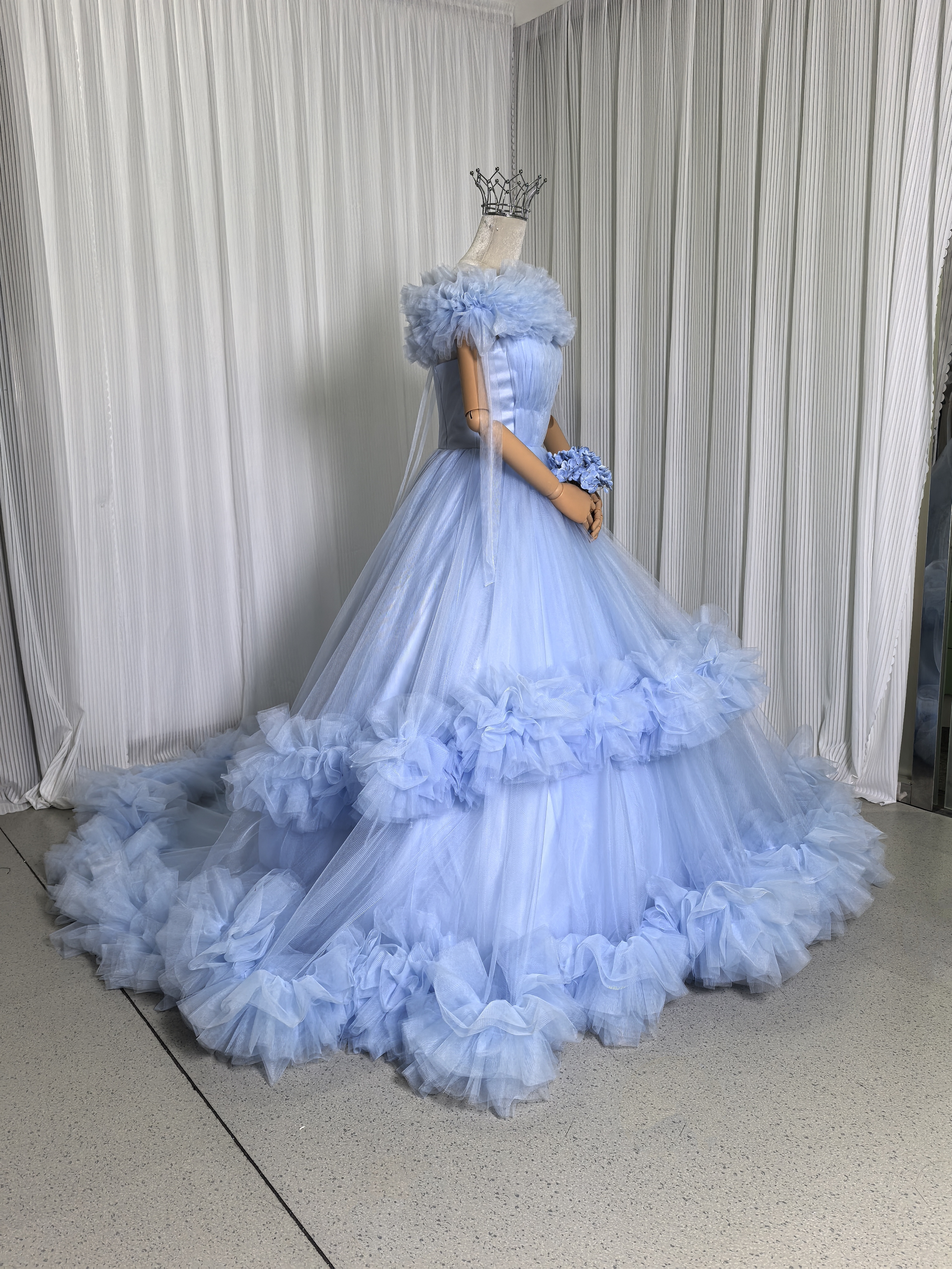 美品！カラードレス ブルー 取り外しオフショルダー ラッフルフリル 華やか 绮丽な Aライン 編み上げ 前撮り
