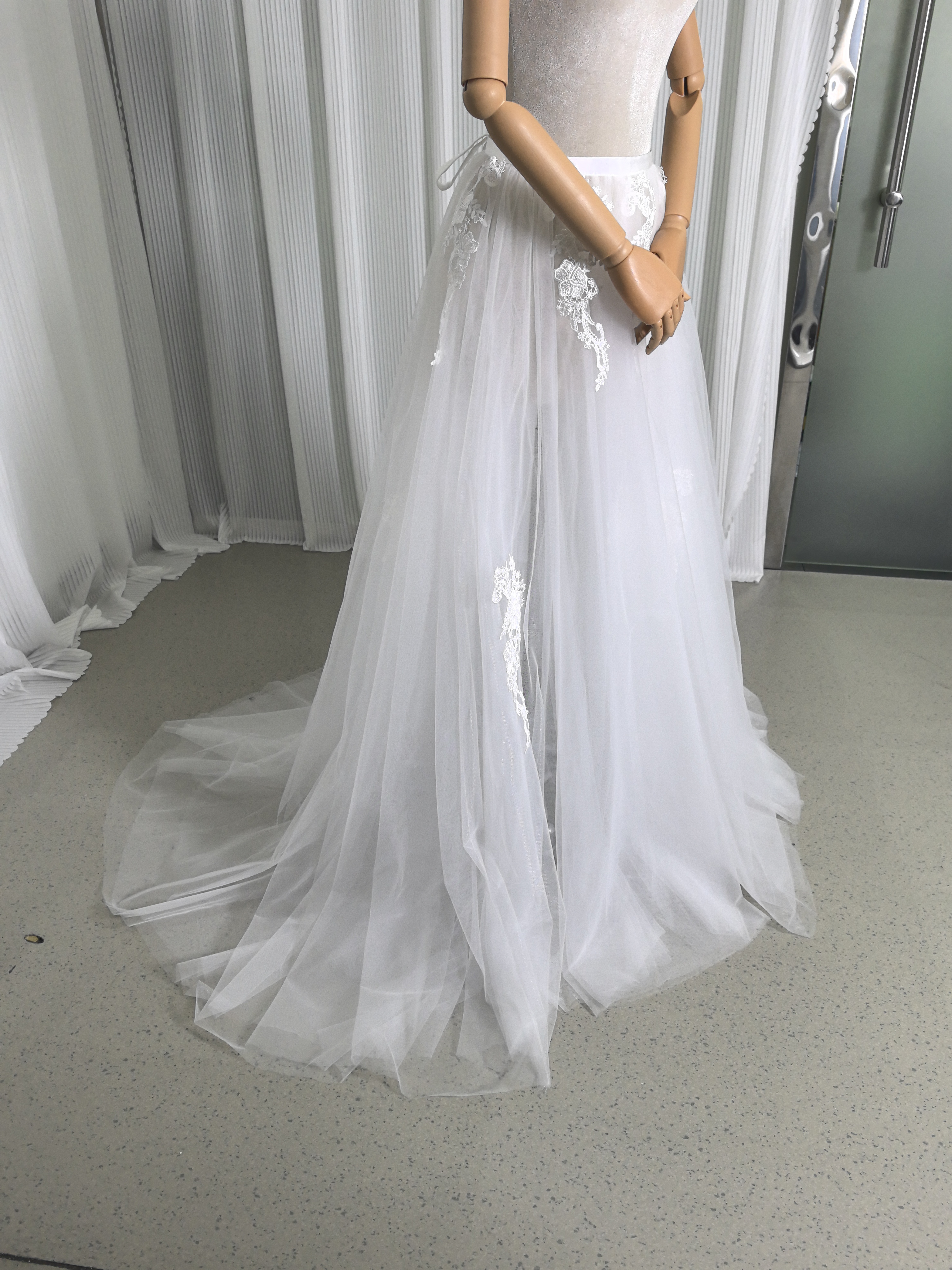 オーバースカート ソフトチュール 繊細レース 編み上げ 披露宴/結婚式 ウェディングドレス