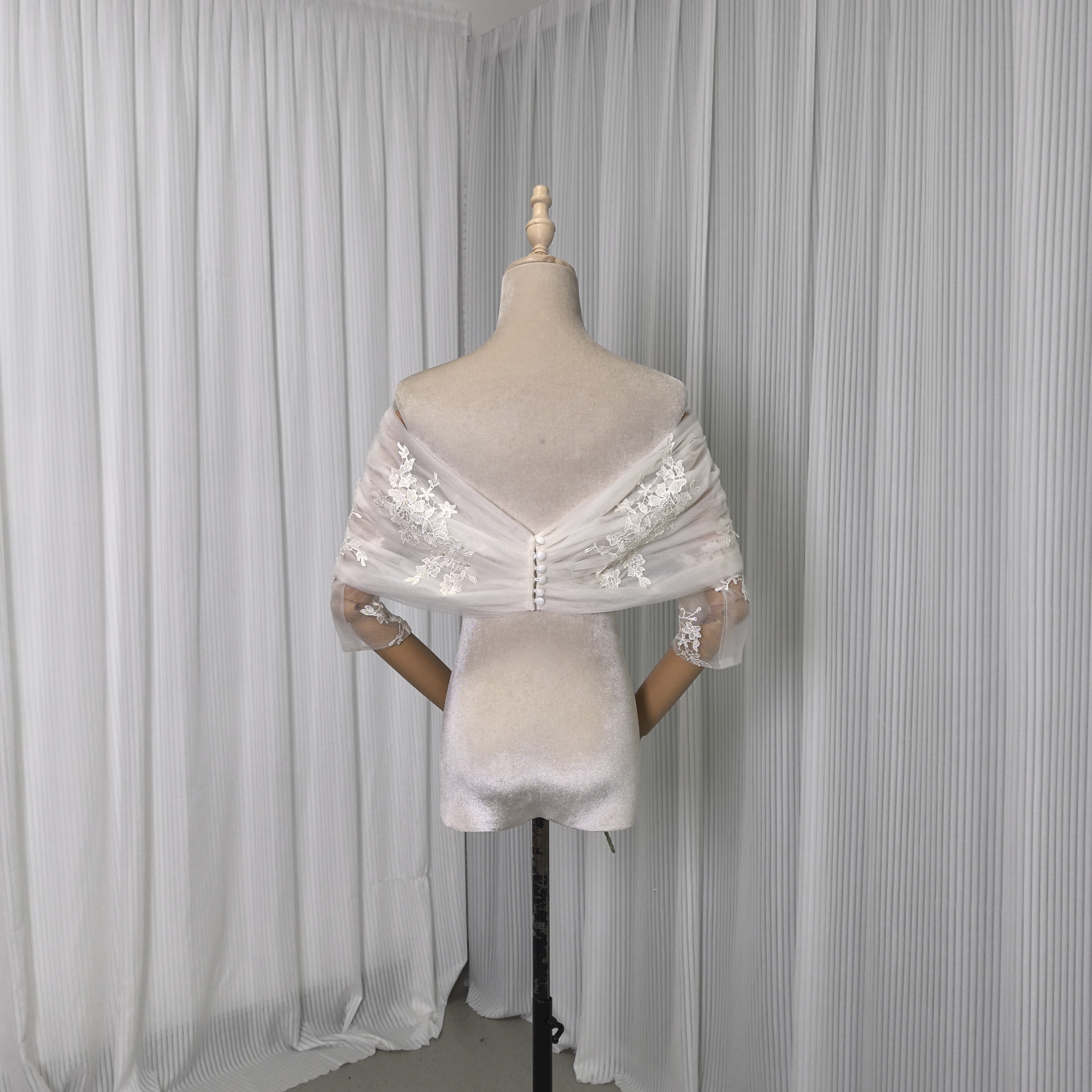   美品！取り外しオフショルダー アイボリー 七分袖丈 上品花レース 大人っぽい クラシカル 拳式
