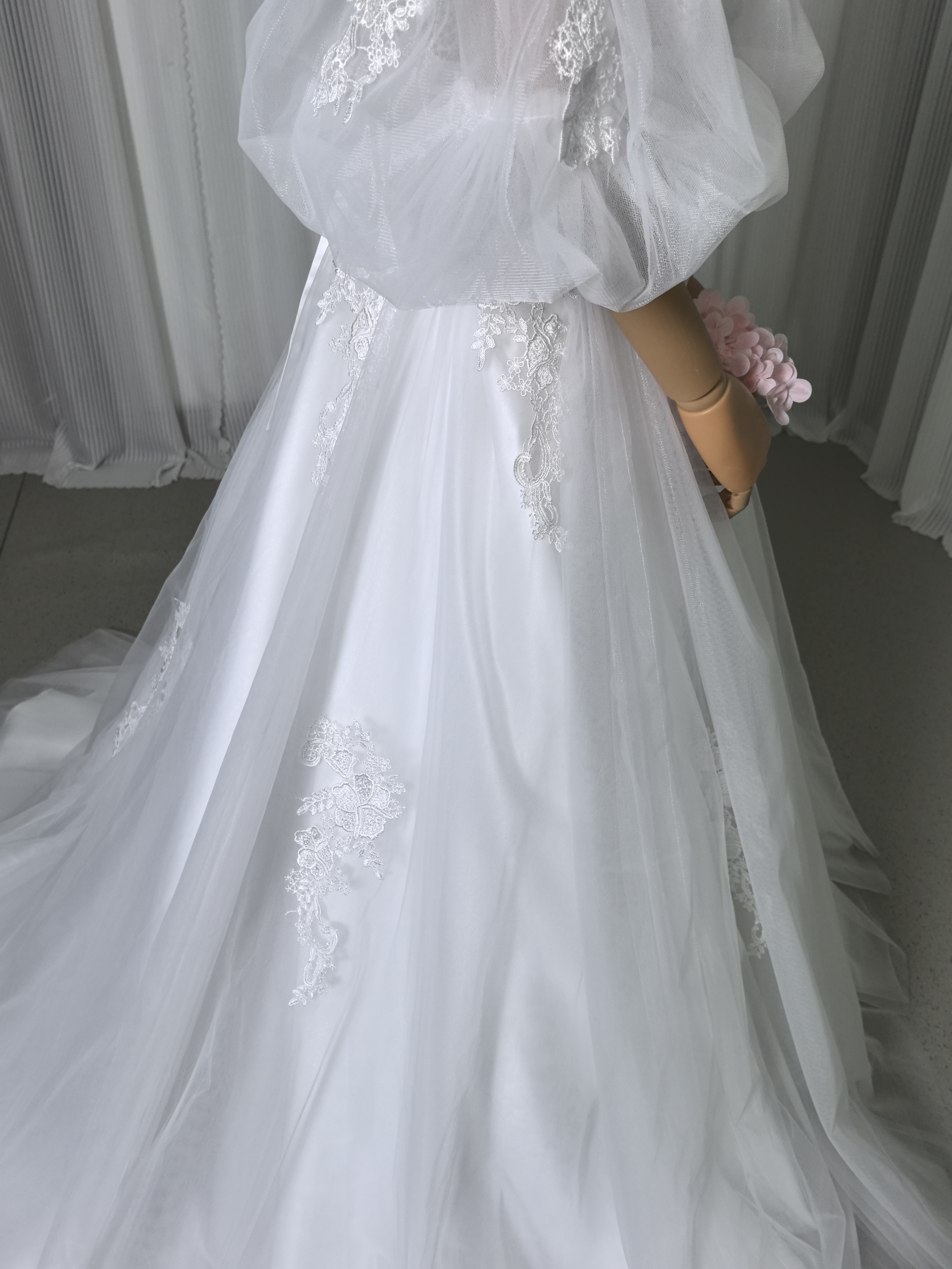 人気上昇！2ways ウェディングドレス オーバースカート パフスリーブ 繊細レース 結婚式 前撮り