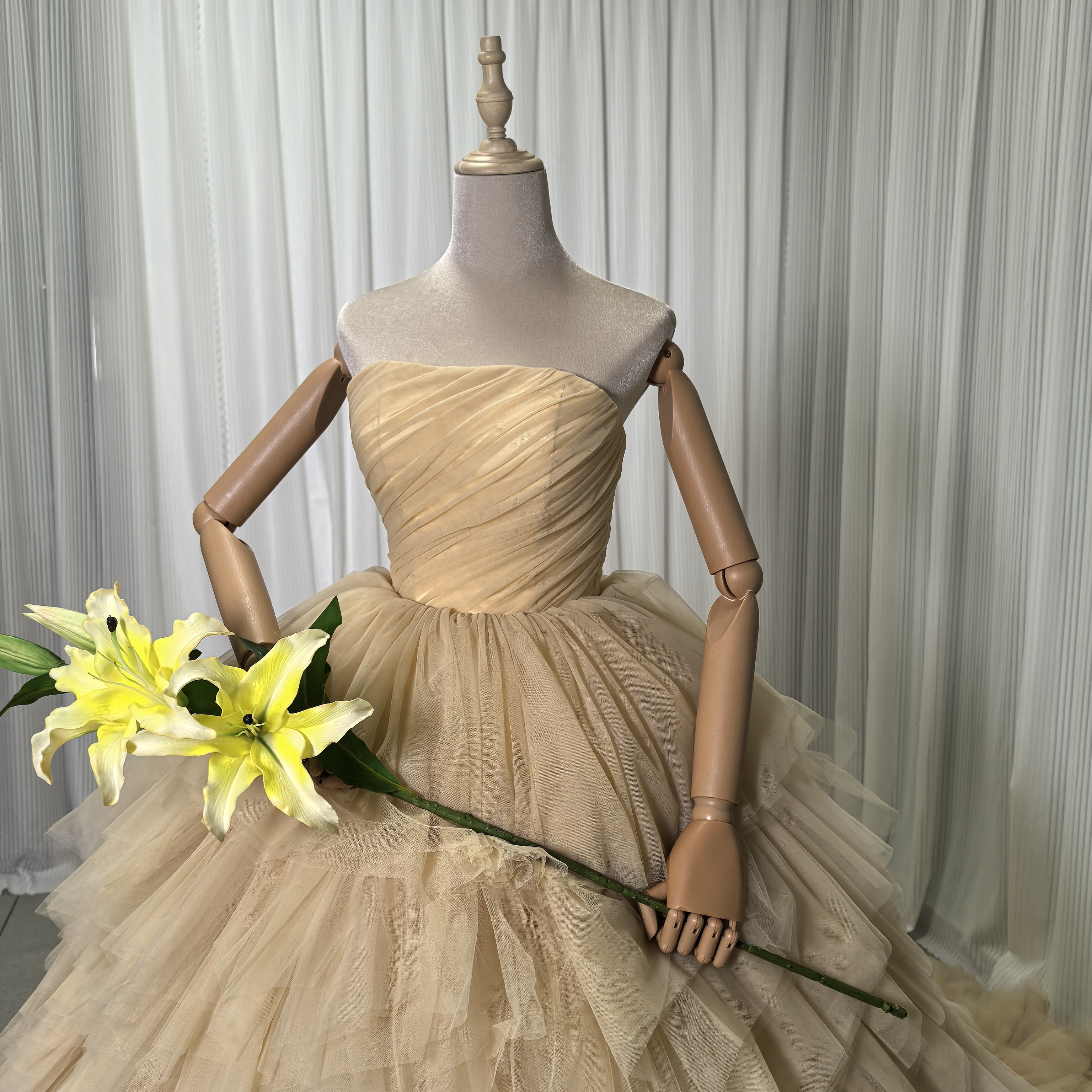 豪華！カラードレス ベージュ オフショルダー サッシュベルト 柔らかく重ねたチュールスカート 編み上げ 結婚式