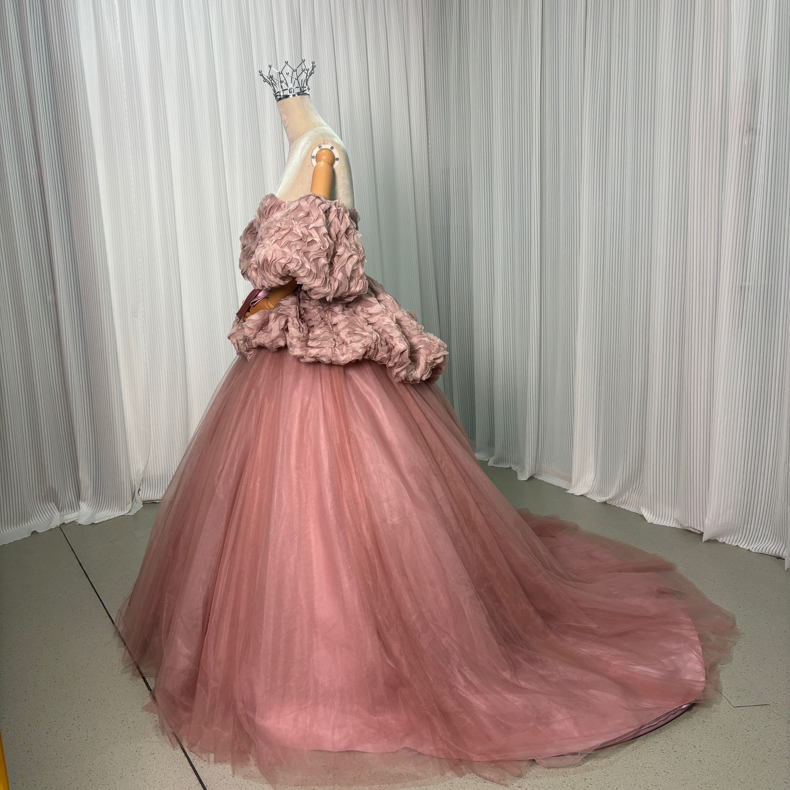 カラードレス ピンク 取り外し袖 編み上げ 可愛い プリンセスライン もこもこドレス ラッフルフリル 花嫁
