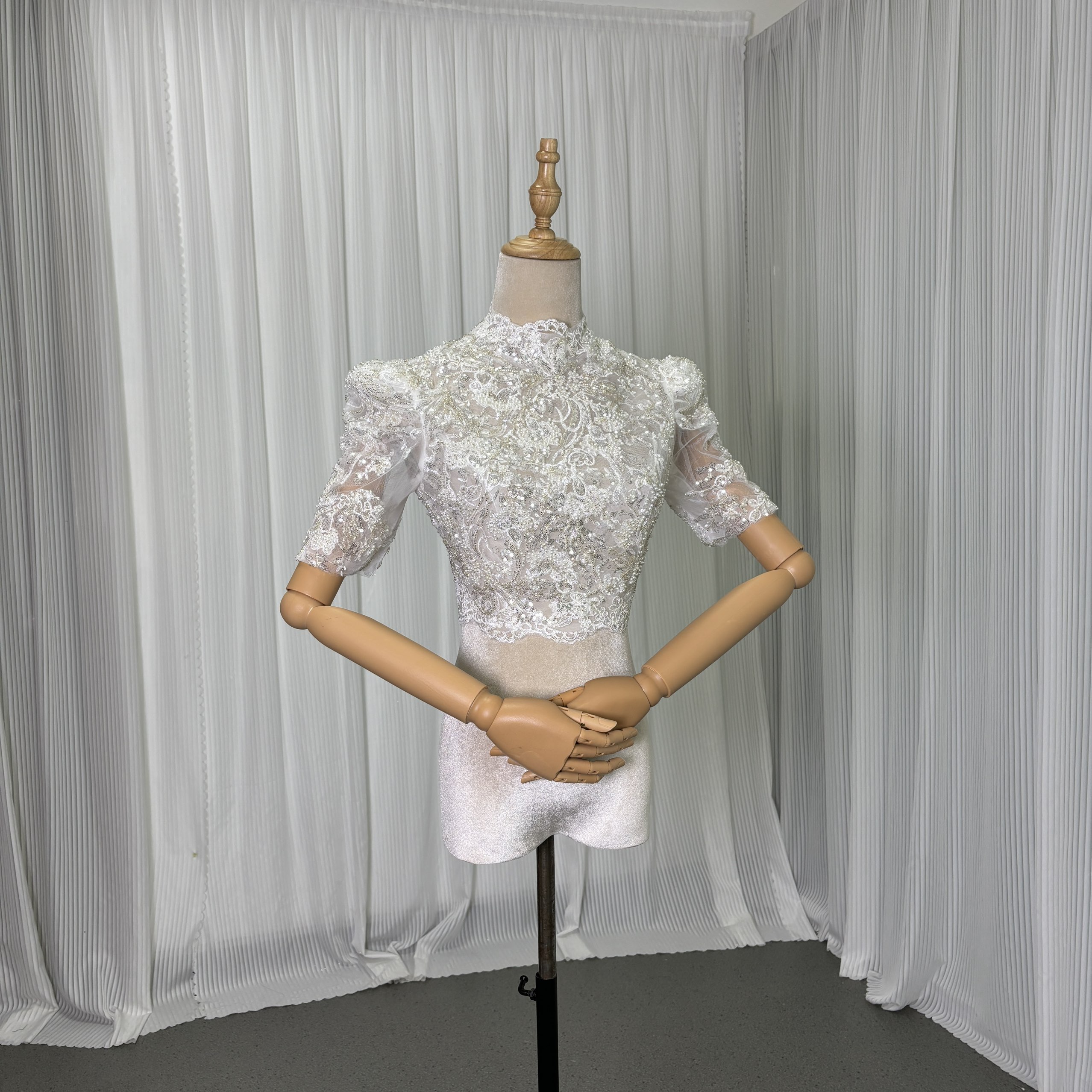 人気上昇！ボレロ 美しい花レース キラキラスパンコール 半袖 くるみボタン 可愛い 結婚式/前撮り