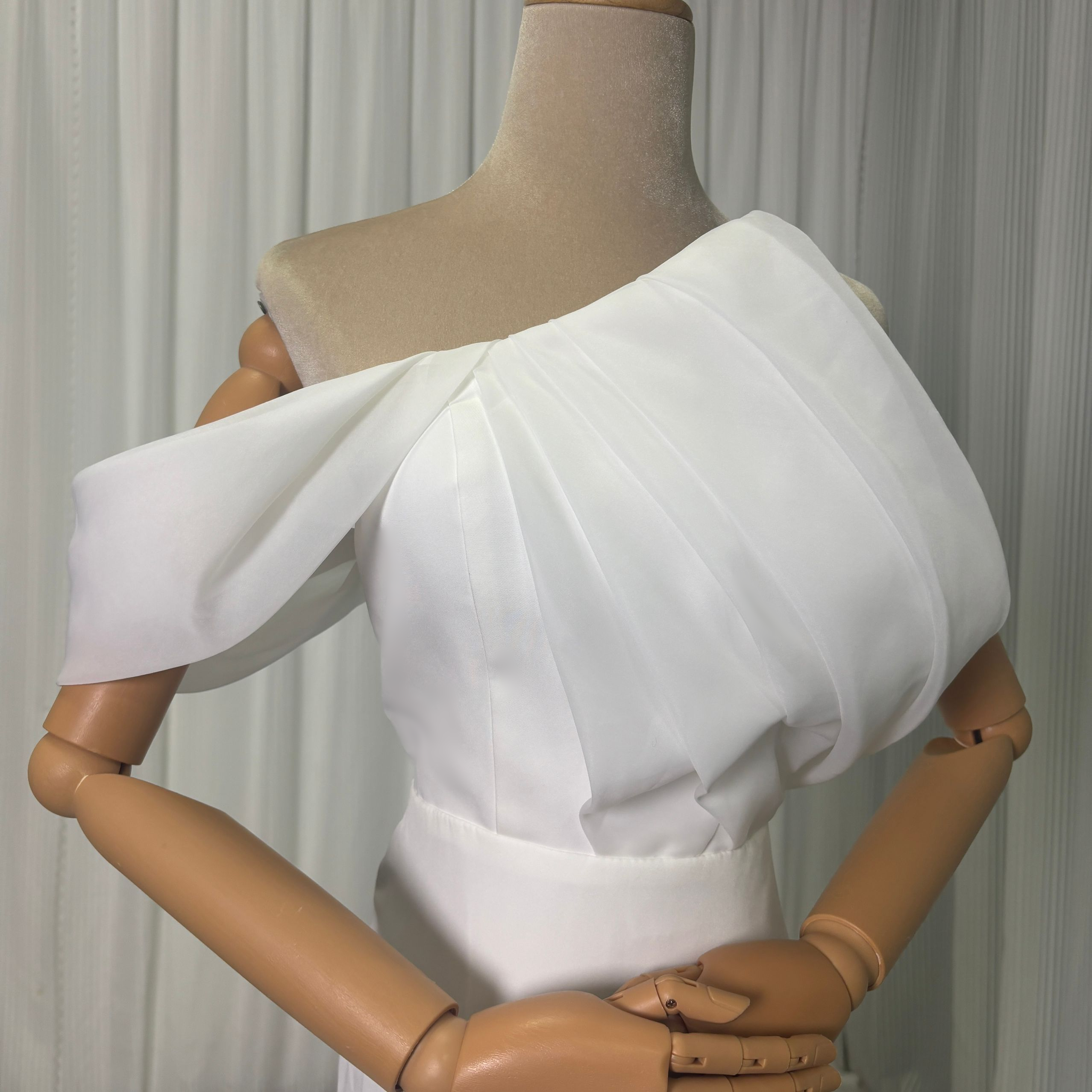 ウェディングドレス ワンショルダー オーガンジー デザイン感 クレープ生地 優雅なシルエット 披露宴