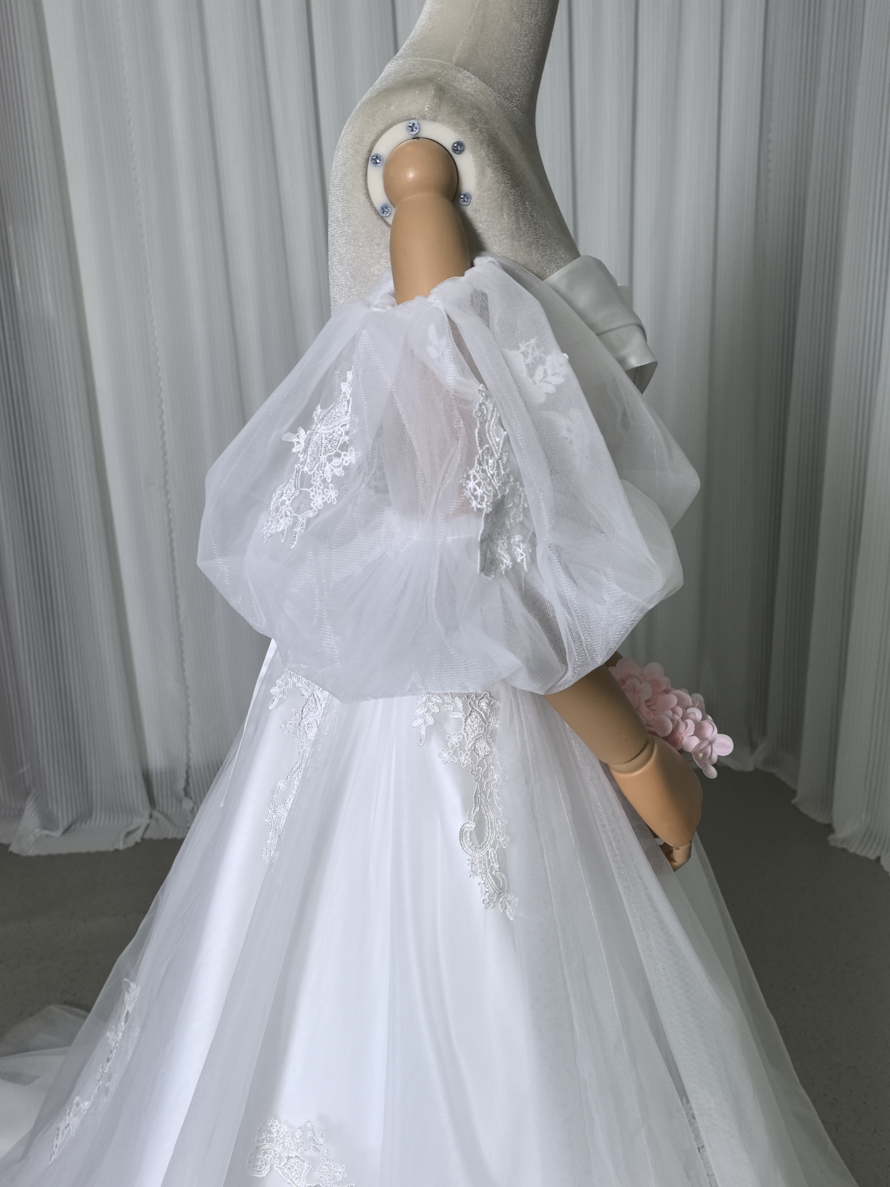 人気上昇！2ways ウェディングドレス オーバースカート パフスリーブ 繊細レース 結婚式 前撮り