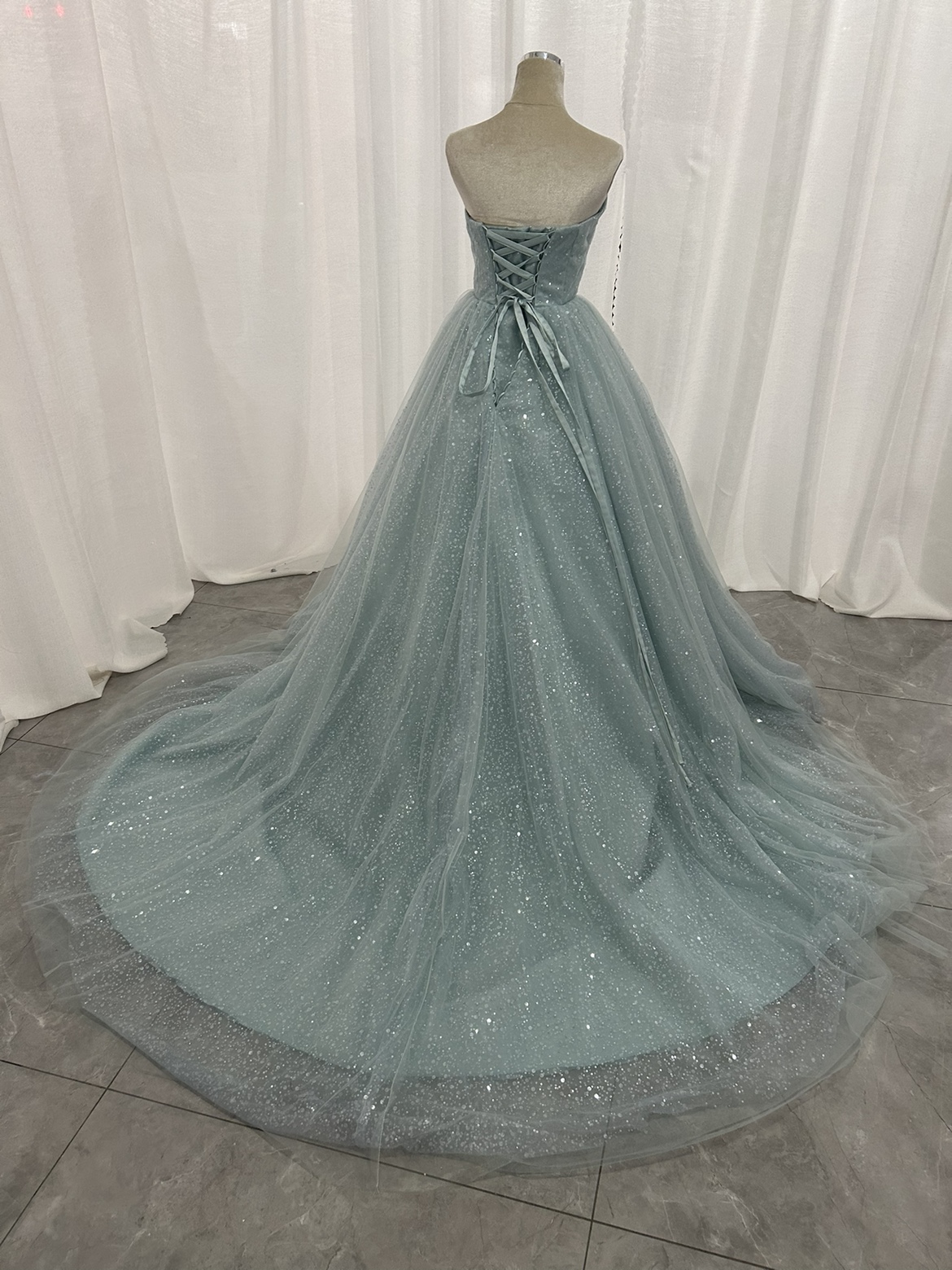 カラードレス ライトブルー ベアトップ キラキラチュール パフスリーブ ふわふわドレス 華やかなトレーン 二次会