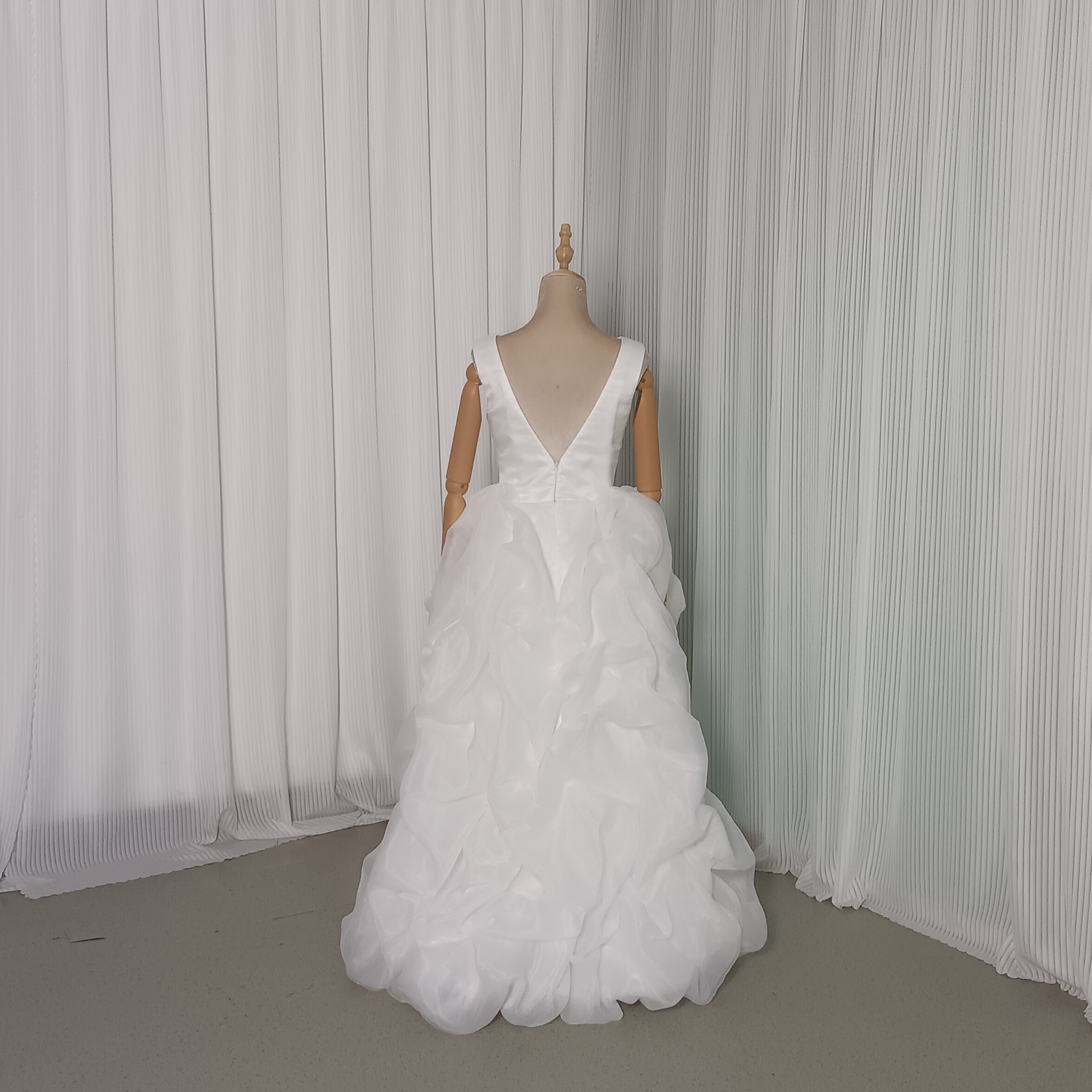 パーティードレス ノースリーブ ラッフルフリル フィッシュテール ファスナー 背中見せ 結婚式 前撮り