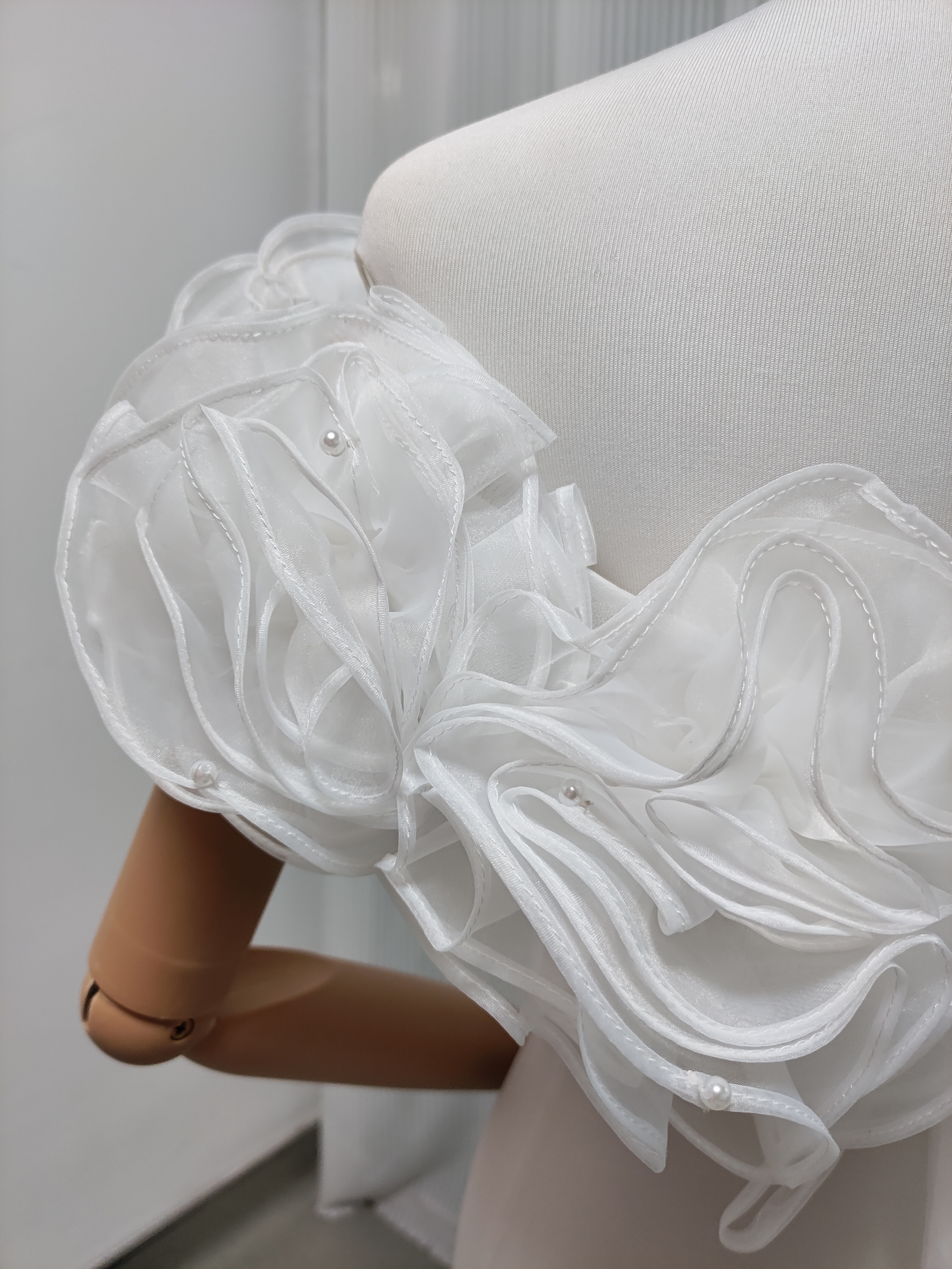 美品！取り外しオフショルダー ラッフルフリル ビーズ 上質オーガンジー 編み上げ 花嫁/ウェディングドレス