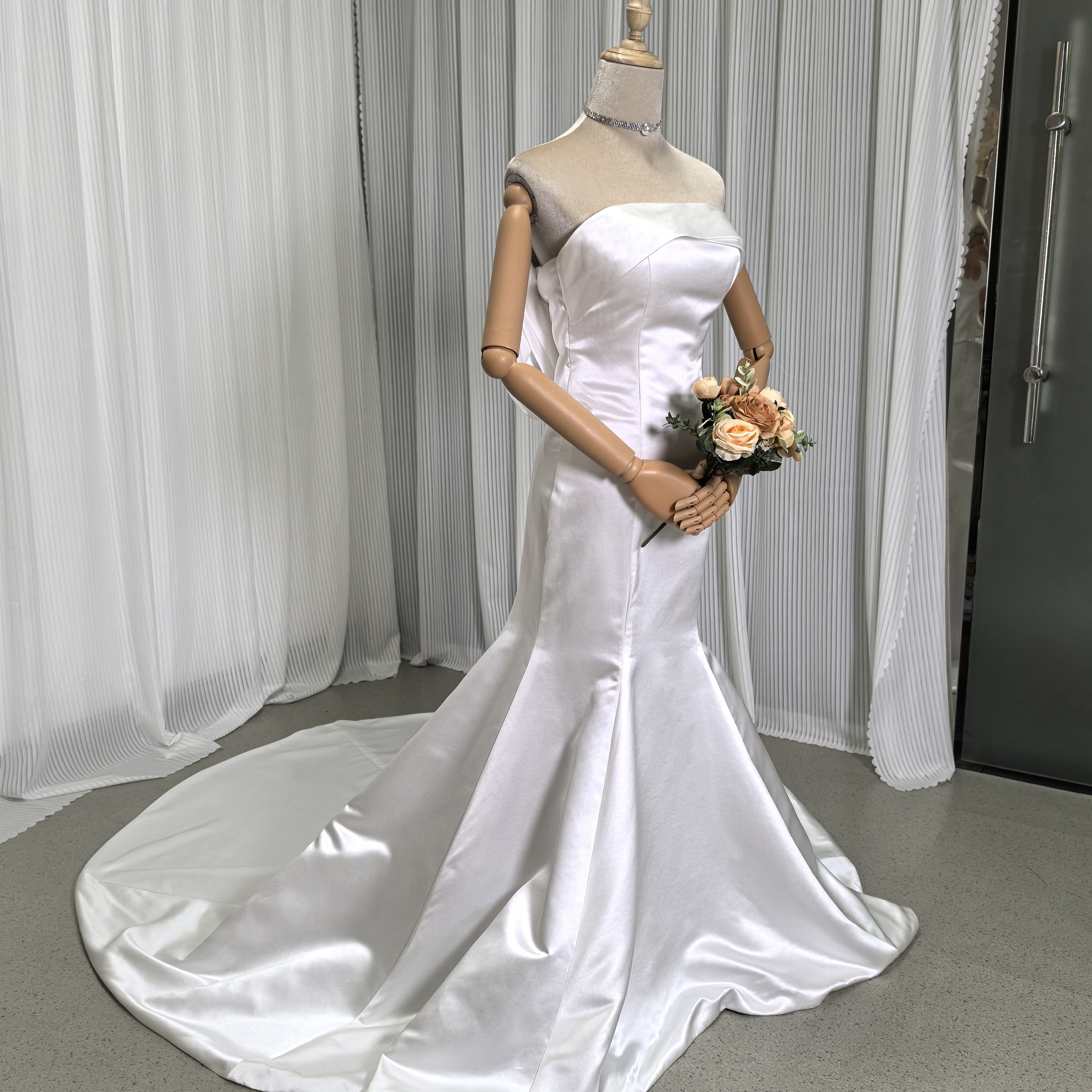 ウェディングドレス ベアトップ マーメイドライン リボン デザイン感 編み上げ 結婚式