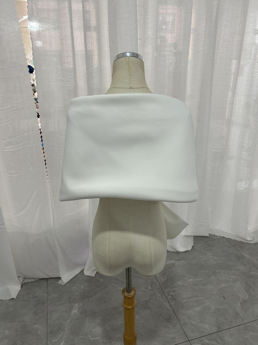 実例写真！取り外しオフショルダーのみ オフホワイト マット生地 デザイン感 結婚式 抜群のおしゃれ見え